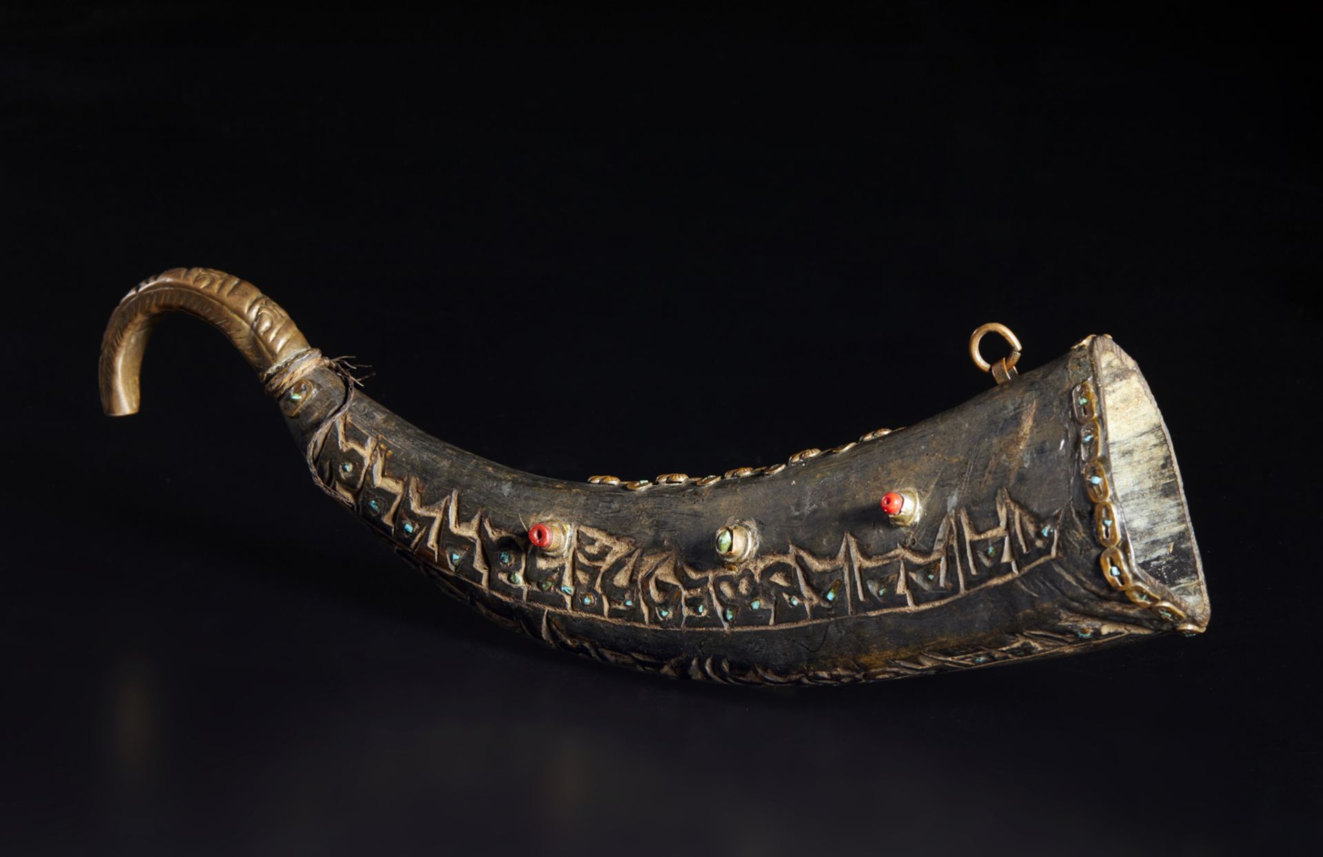 Arte Himalayana  A cerimonial horn instrument Tibet, 19th century .