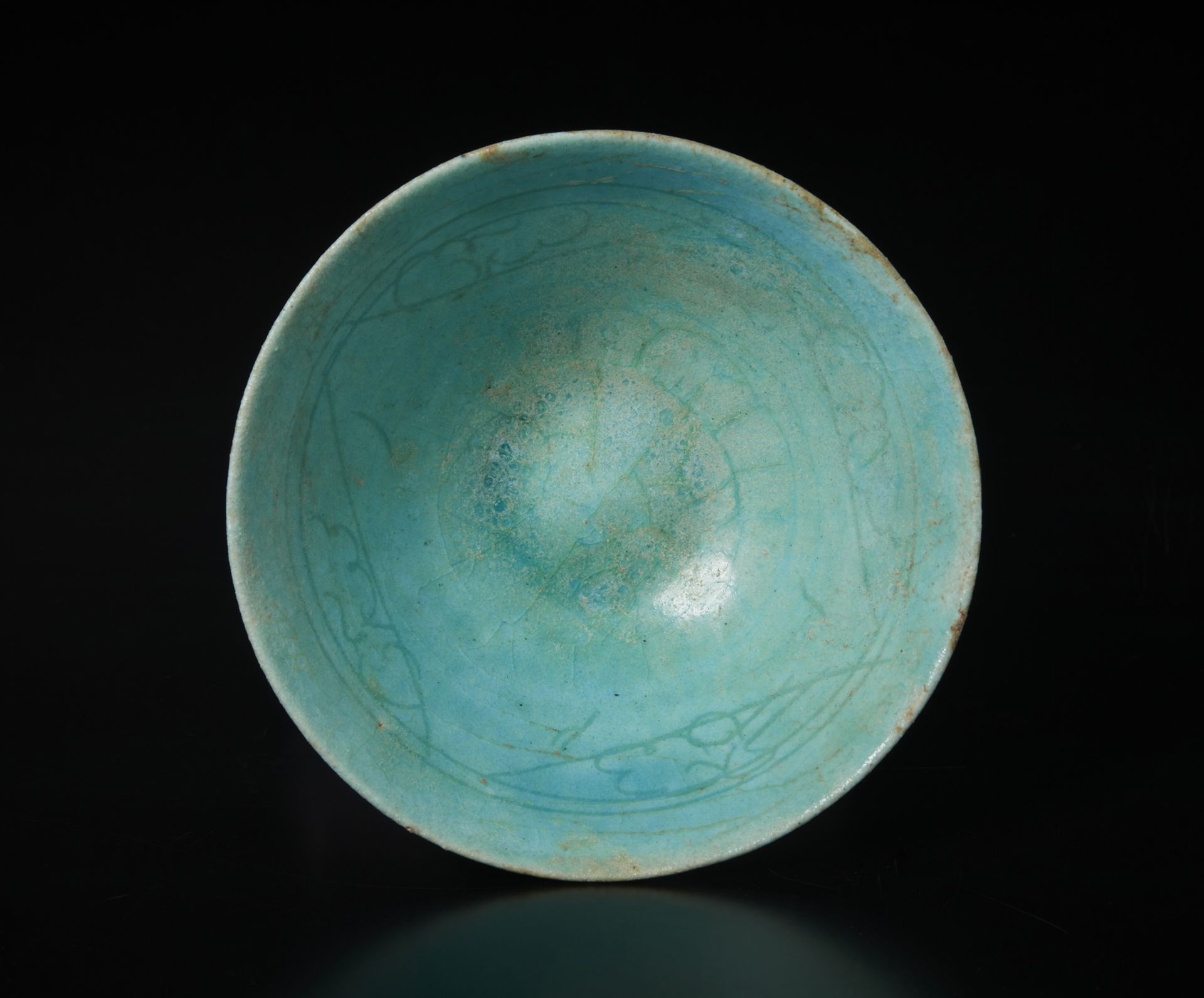 Arte Islamica A monochrome turquoise glazed fritware bowl Eastern Iranian world, possibly Bamiyan, - Image 3 of 4