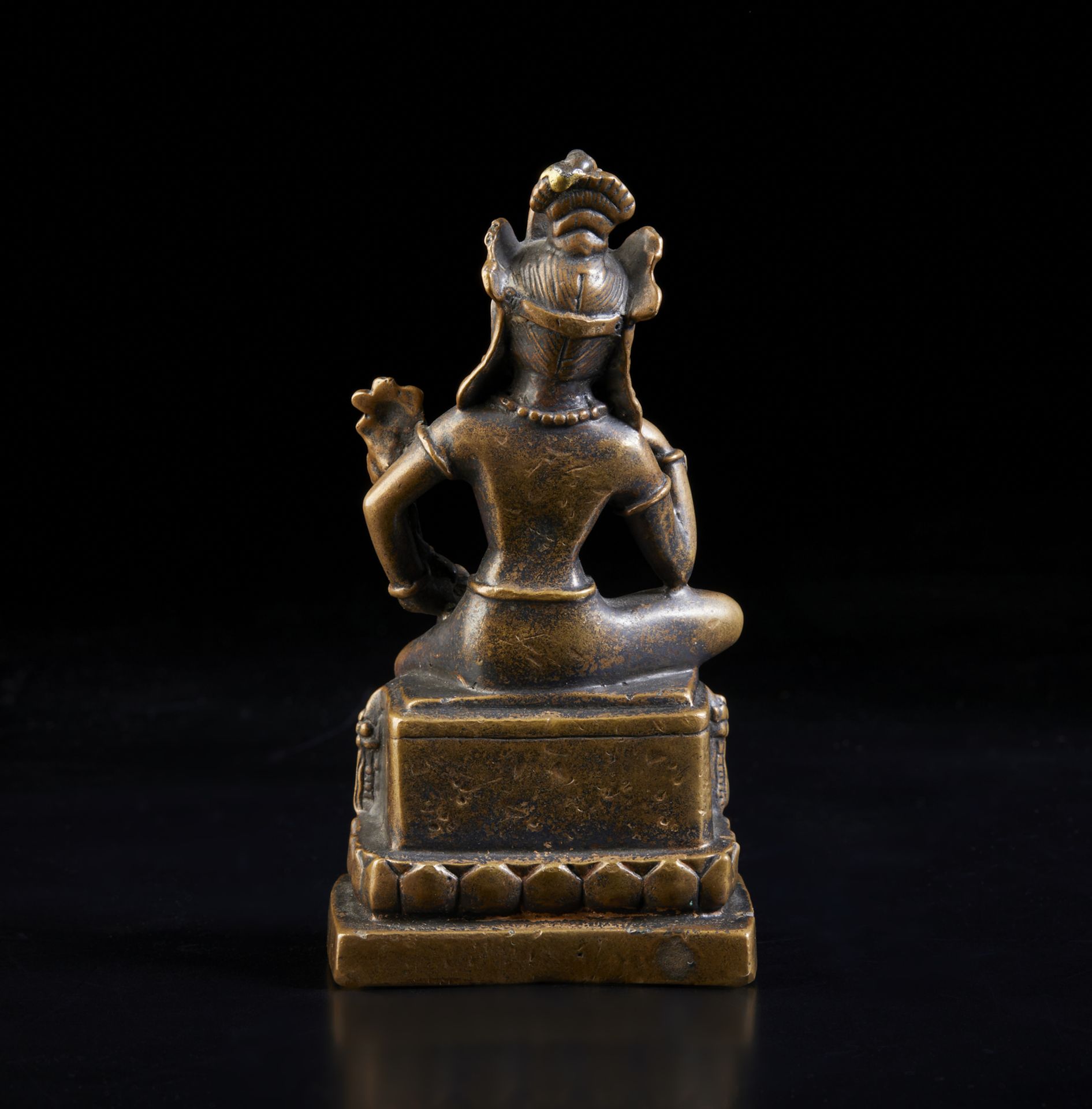 Arte Indiana A bronze figure of seated Avalokitesvara Northern India or Kashmir, 20th century . - Image 4 of 4