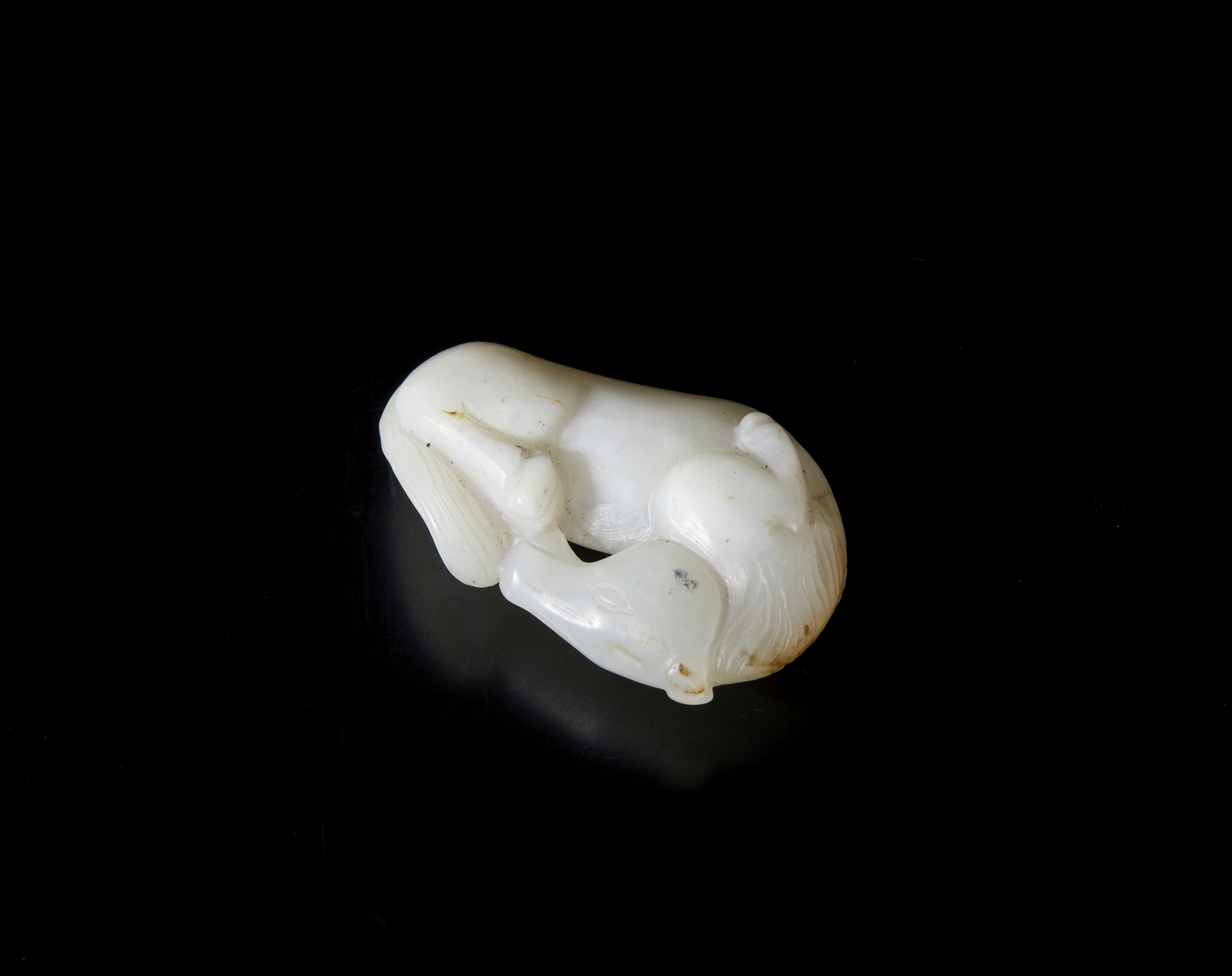 Arte Cinese A white jade model of a recumbent horseChina, 20th century .