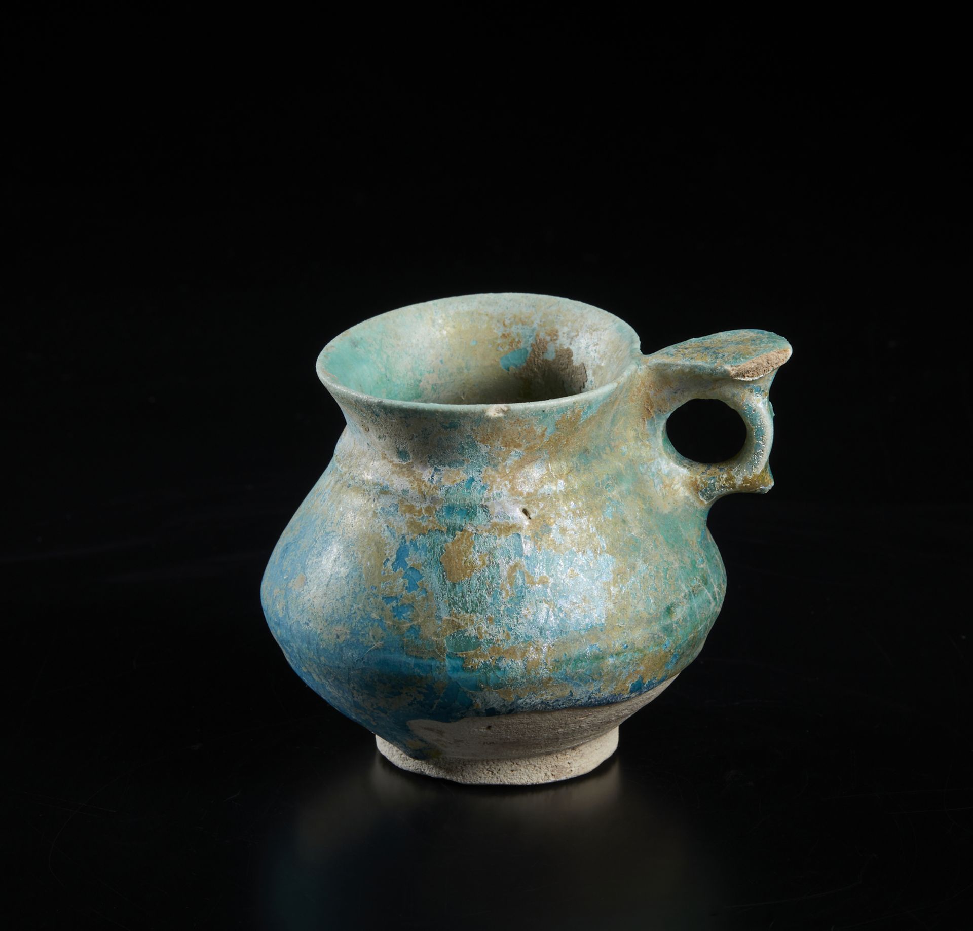 Arte Islamica A fritware turquoise glazed jug Iran, 12th-13th century . - Image 2 of 3