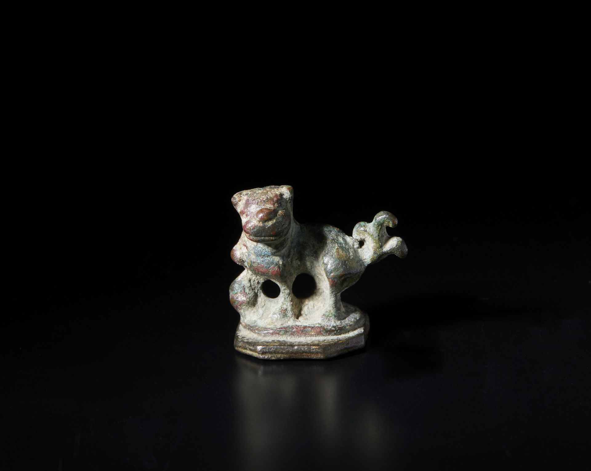 Arte Cinese A lion shaped bronze seal China, Ming dynasty, 17th century.