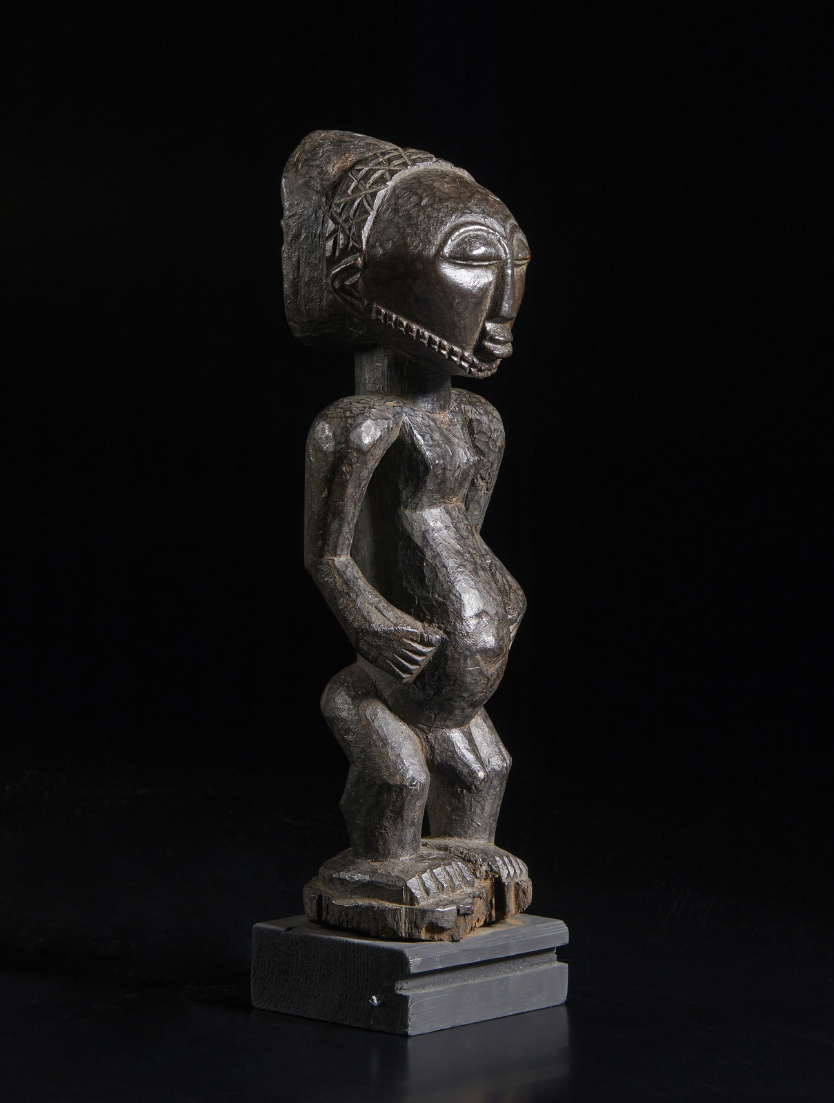 Arte africana Democratic Republic of Congo, Hemba. Ancestor sculpture. Dark and shiny patina. .