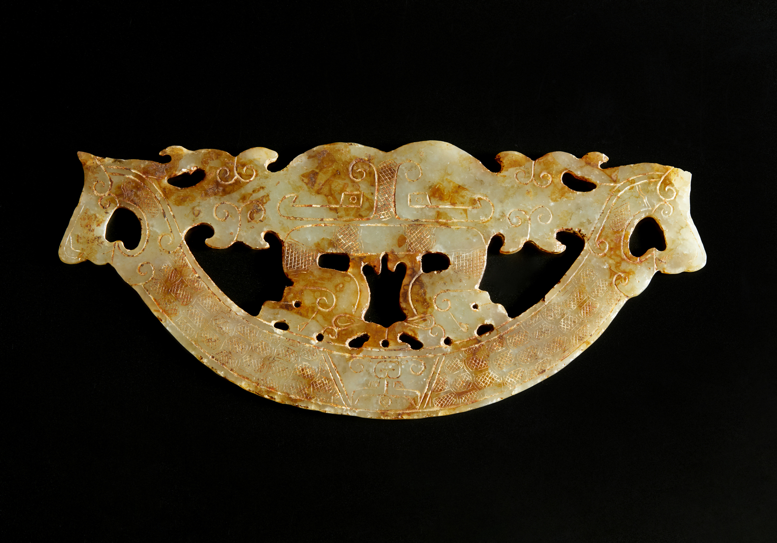 Arte Cinese A Han style carved and pierced mottled jade pendantChina, Qing (?) 18th century. - Image 5 of 5