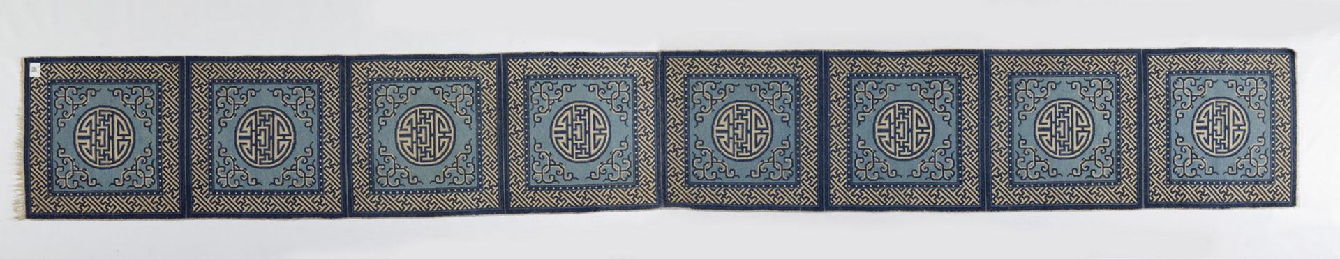 Arte Cinese A fine eight-seat Baotou blue ground rugChinese inner Mongolia, early 20th century . - Image 2 of 3