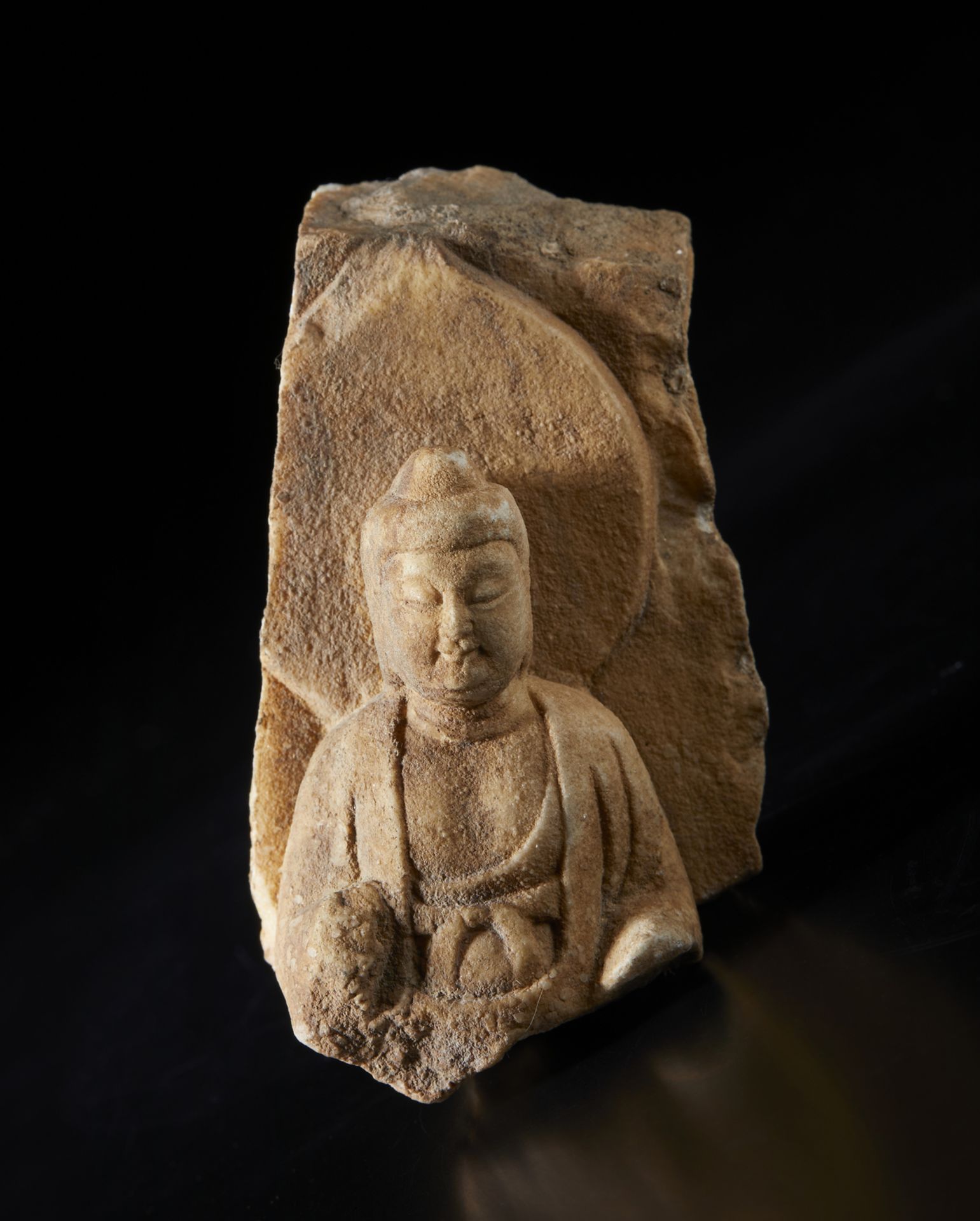 Arte Cinese A fragment of a white marble sculpture portraying BuddhaChina, Wei dynasty, 5th-6th cen