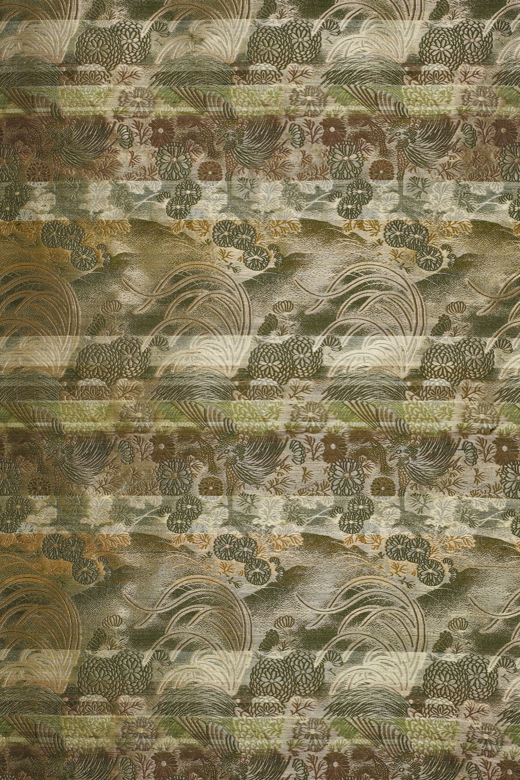 Arte Giapponese A large piece of damascus silk depicting birds and flowers Japan, Meiji, 19th cent - Image 4 of 4