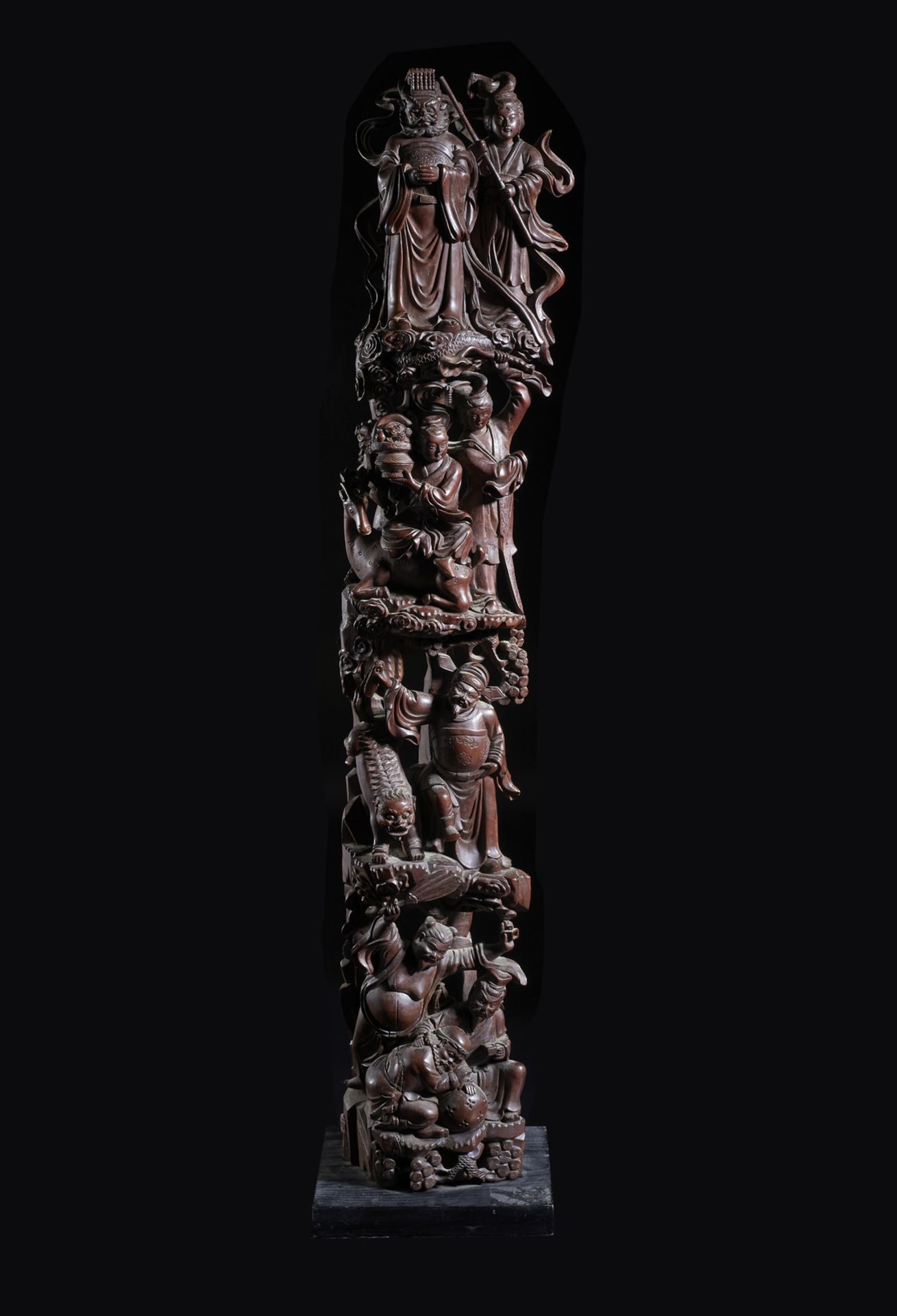 Arte Cinese A large carved hard wood timber depicting a group of Taoist deitiesChina, early 20th ce