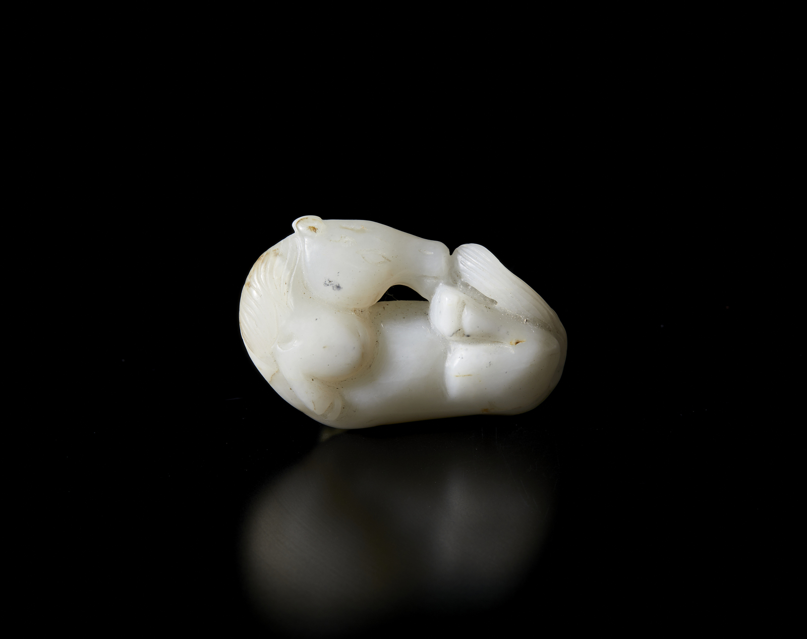 Arte Cinese A white jade model of a recumbent horseChina, 20th century . - Image 2 of 3