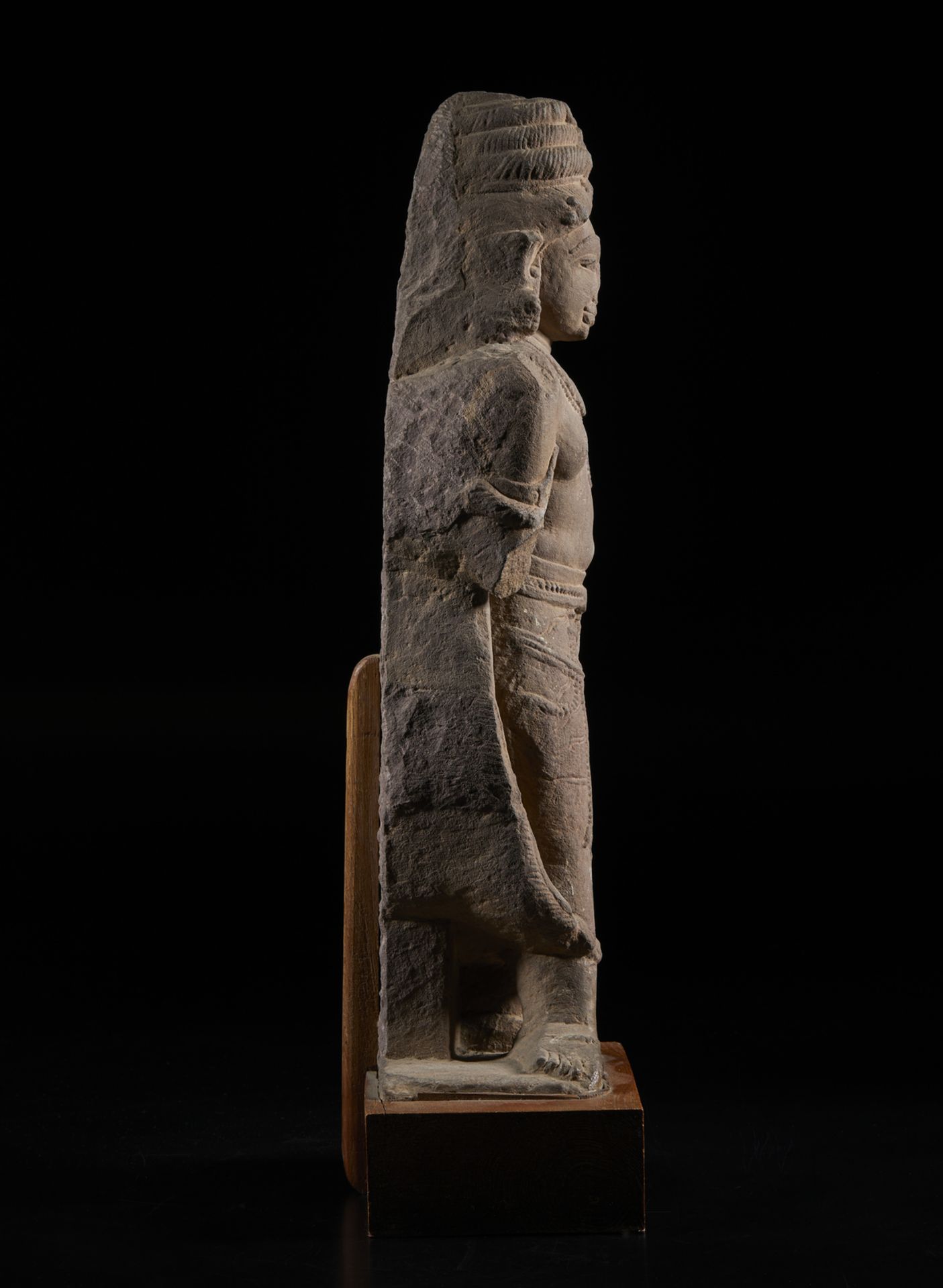 Arte Indiana A sandstone figure of standing Shiva Central India, Madhya Pradesh, Chandella dynasty, - Image 5 of 6