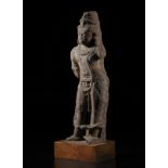 Arte Indiana A sandstone figure of standing Shiva Central India, Madhya Pradesh, Chandella dynasty,