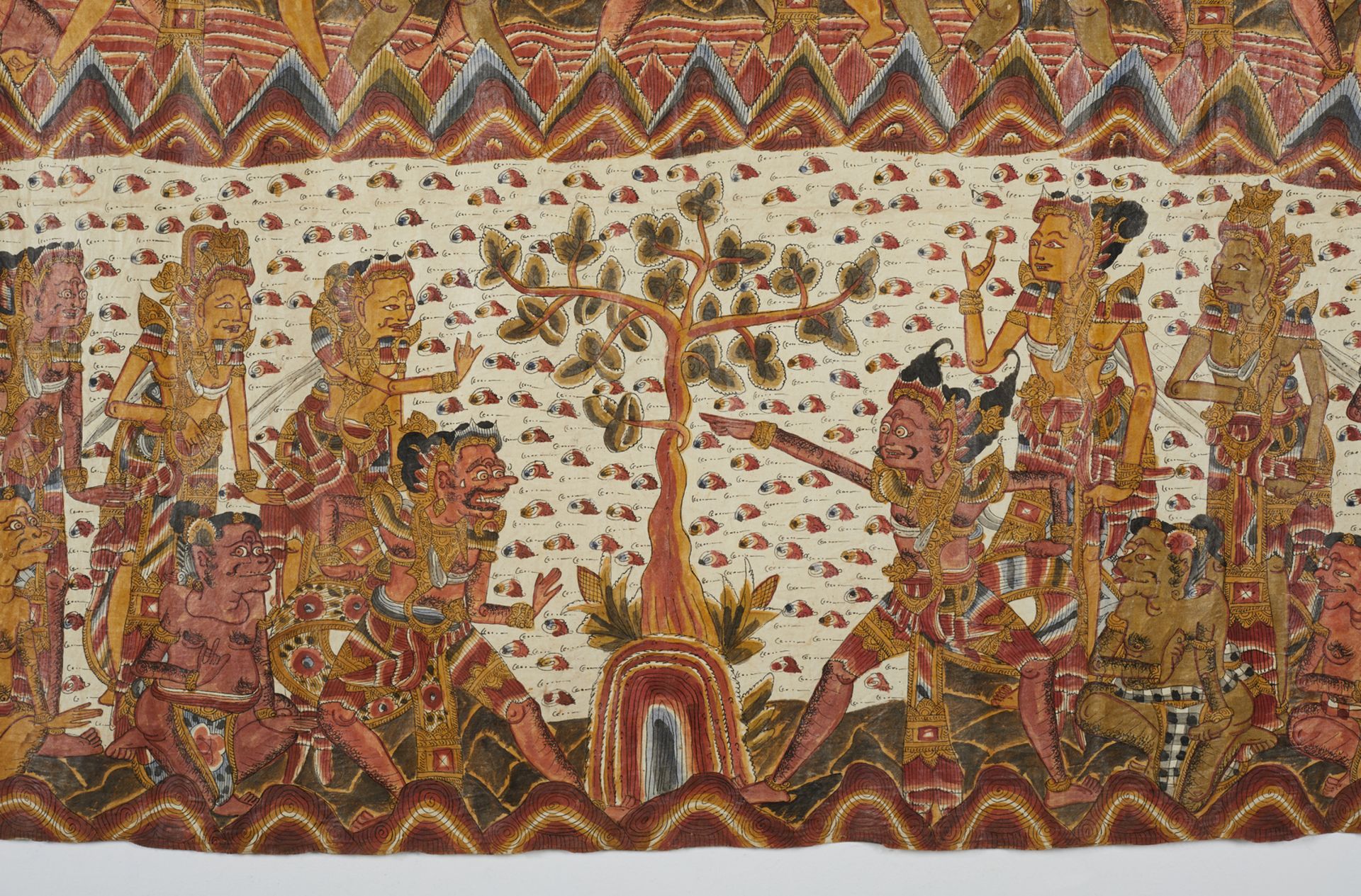 Arte Sud-Est Asiatico A large textile painted with epic scenes Bali, 20th century . - Image 2 of 2