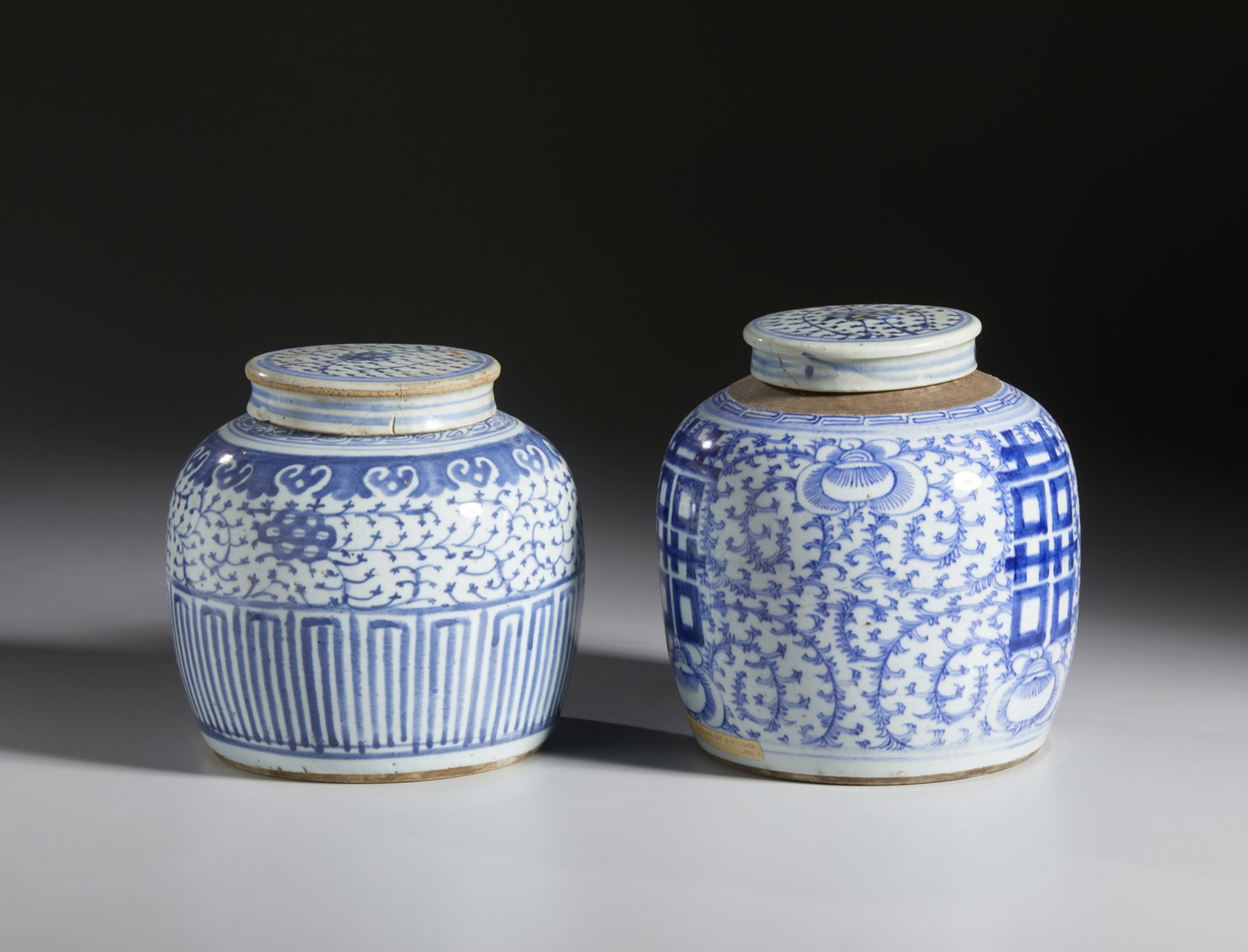 Pair of blue and white porcelain storage jars and covers China, Qing dynasty, 19th century - Image 3 of 5