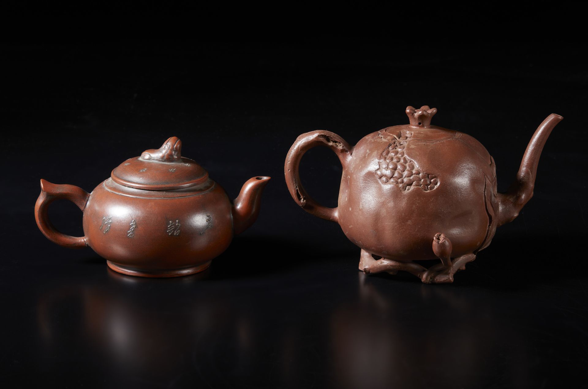 A group of five Yixing earthenware teapots China, Republic period Additional measurements: 9.5x15 cm - Bild 6 aus 6