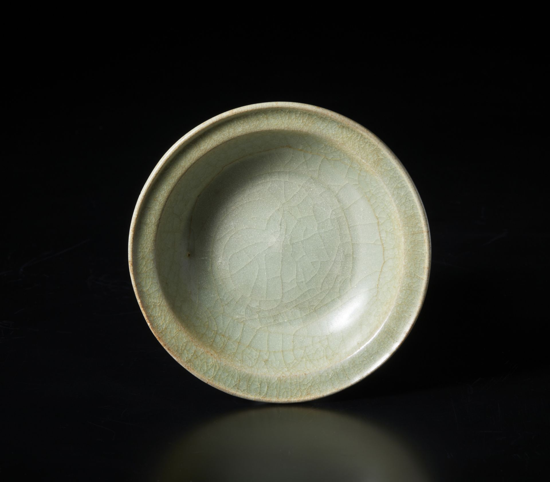 A celadon dish China, Song (?), 12th centuryCm 13,40 x 3,30 - Bild 2 aus 3