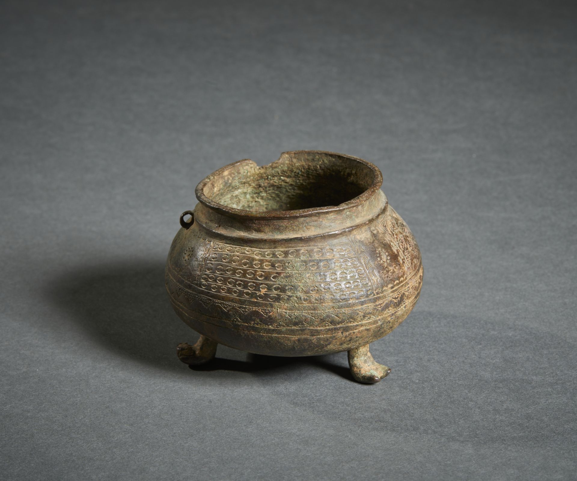 Bronze tripod container Possibly Swat Valley Cm 9,00 x 6,00
