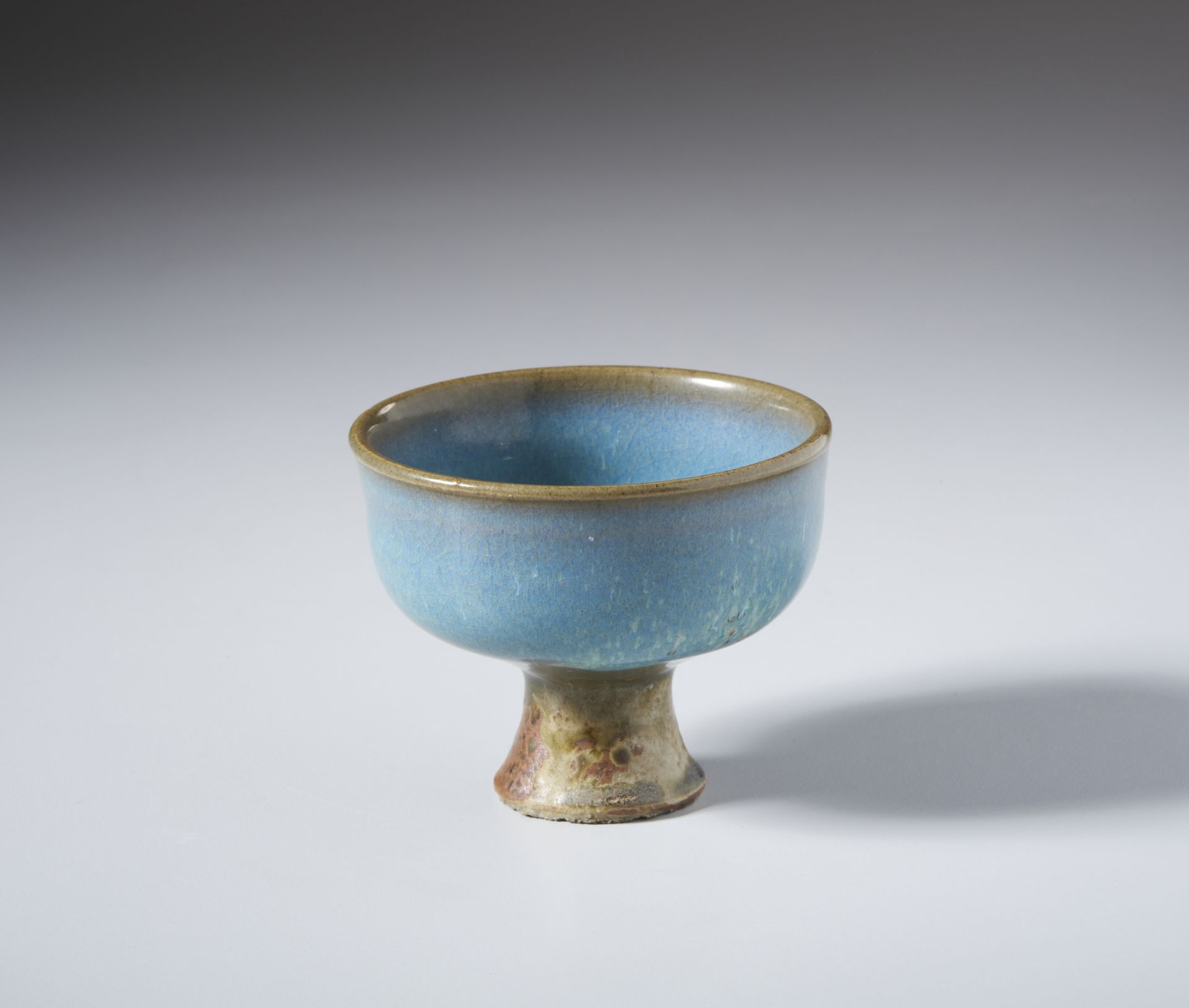 A Jun ware stem cup with purple spot China, Qing, 19th centuryCm 9,50 x 7,50