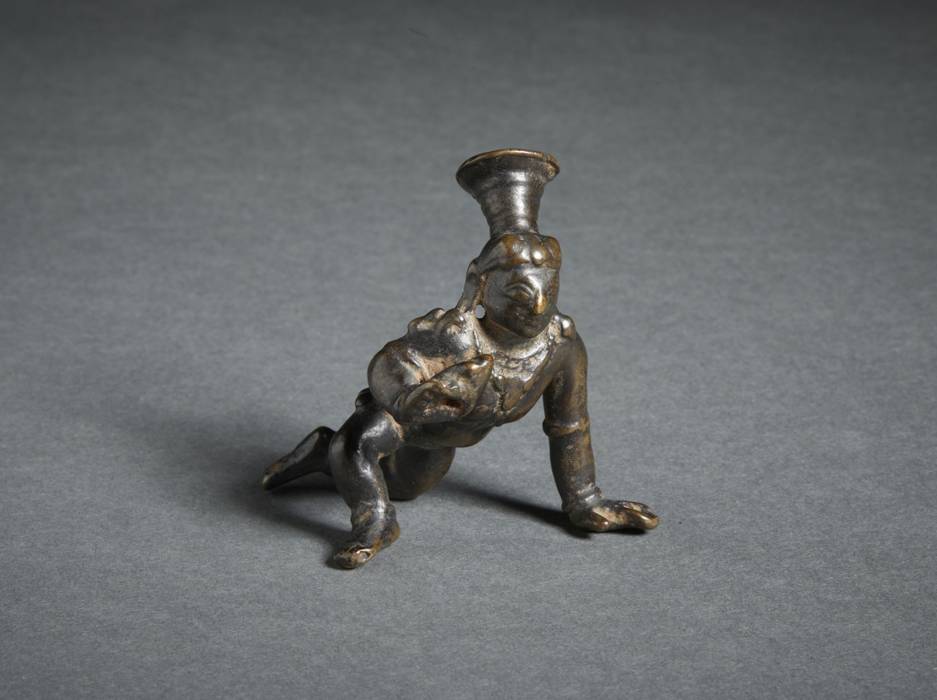 A bronze figure of crawling Balakrishna Southern India, Tamil Nadu, 17th century Cm 6,00 x 6,50