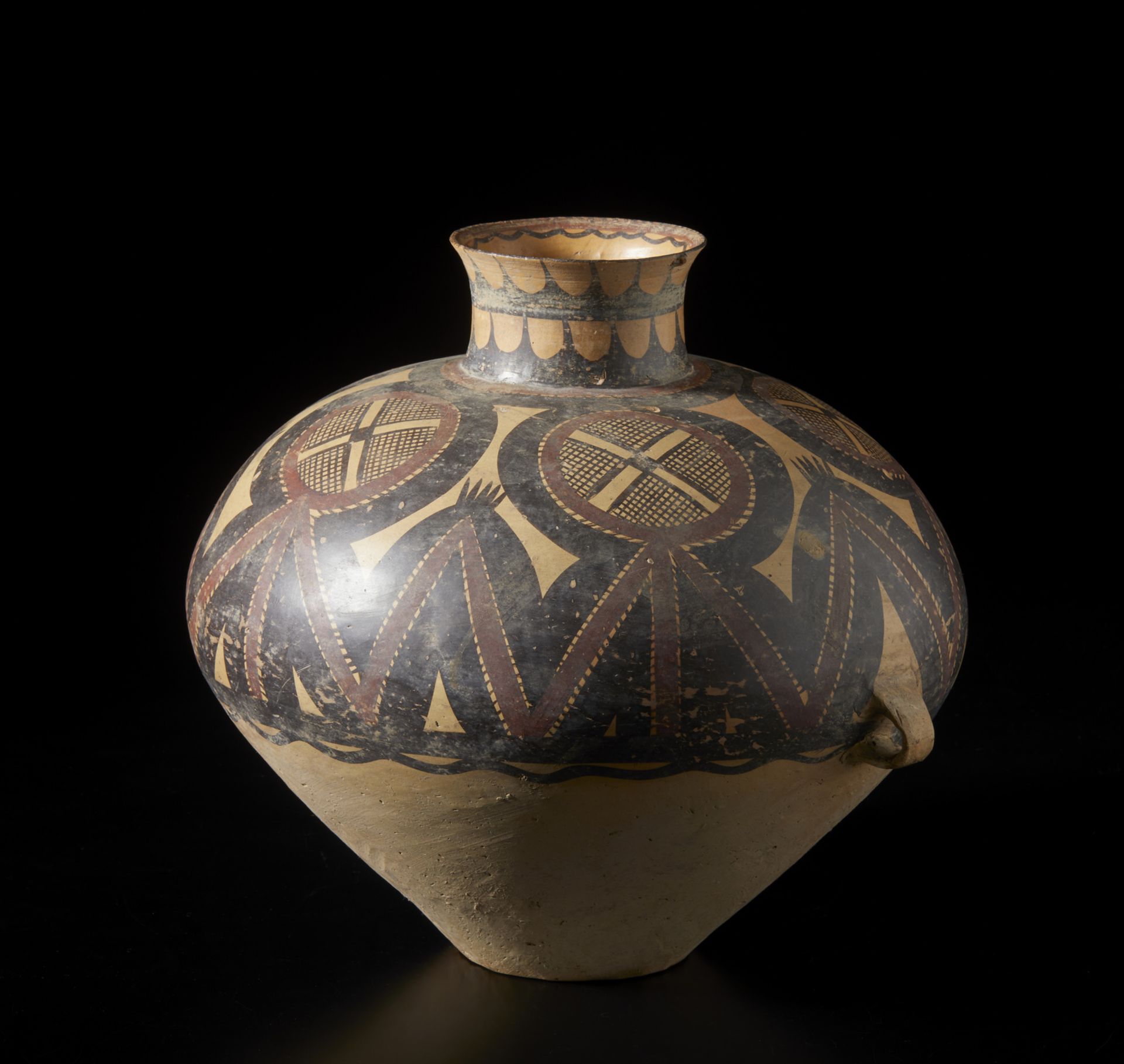 A terracotta jar with abstract and geometric decoration China, Neolithic period Cm 38,00 x 34,00 - Image 3 of 5
