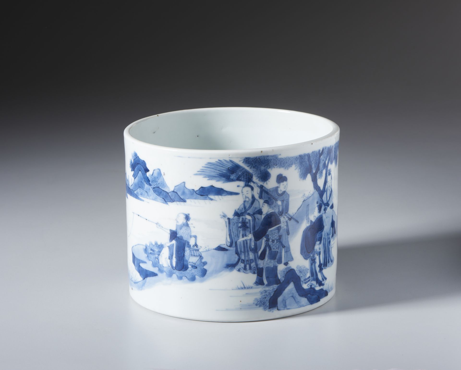 A large blue & white porcelain brushpot (bitong) China, Qing, 18th centuryCm 18,50 x 14,50 - Bild 3 aus 5