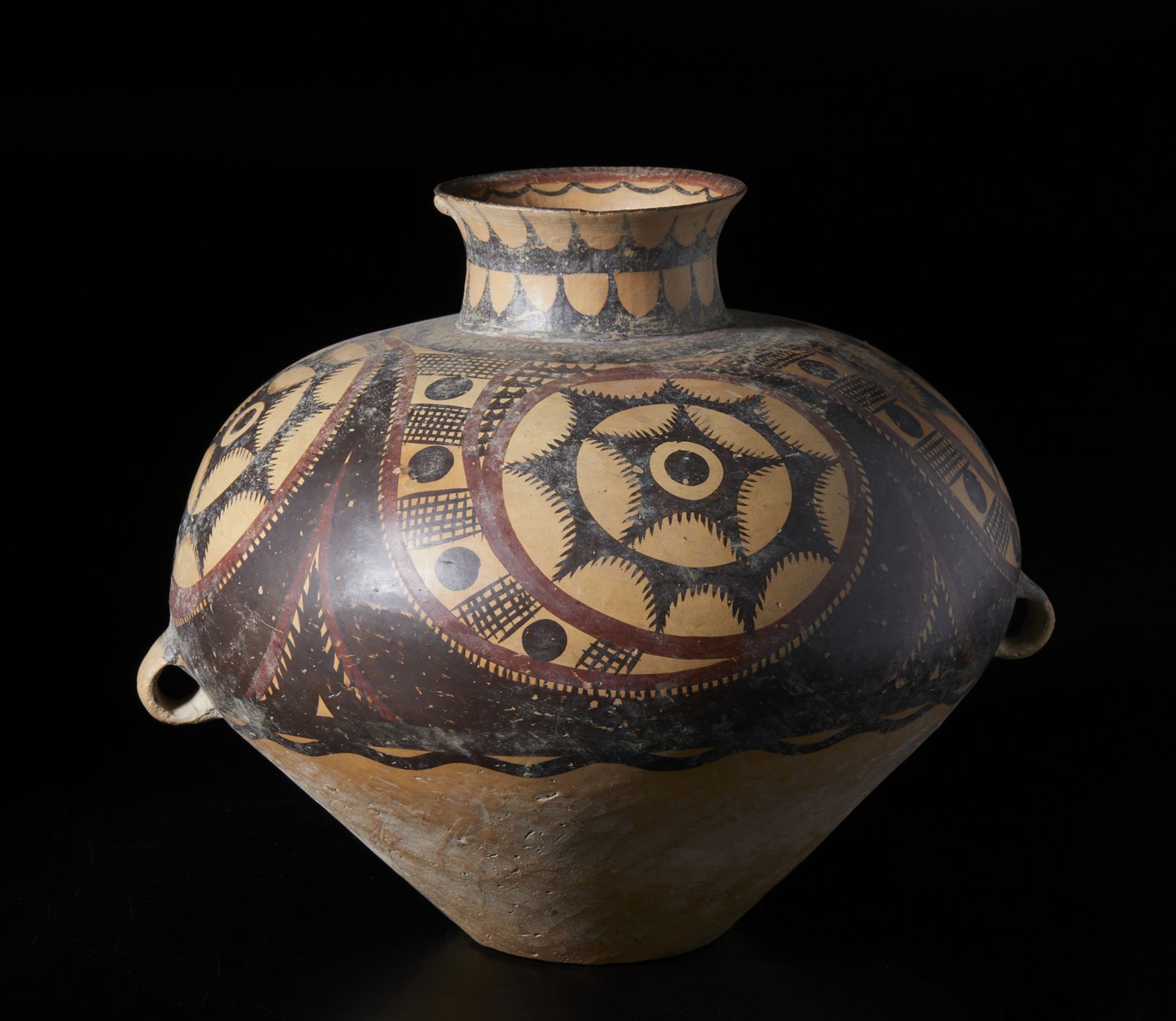 A fine polichrome earthenware jar China, Yangshao culture, 5th-6th millenium bCCm 37,50 x 32,00 - Image 3 of 5