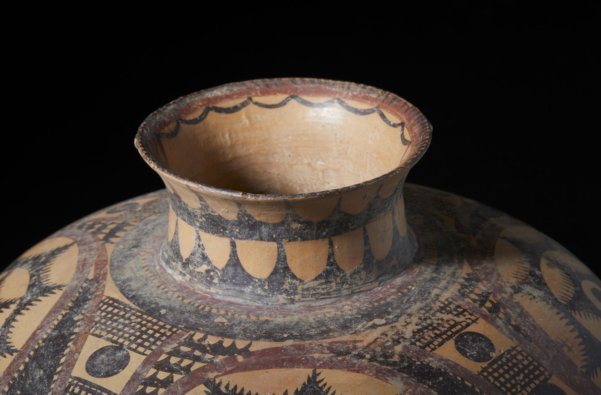 A fine polichrome earthenware jar China, Yangshao culture, 5th-6th millenium bCCm 37,50 x 32,00 - Image 4 of 5