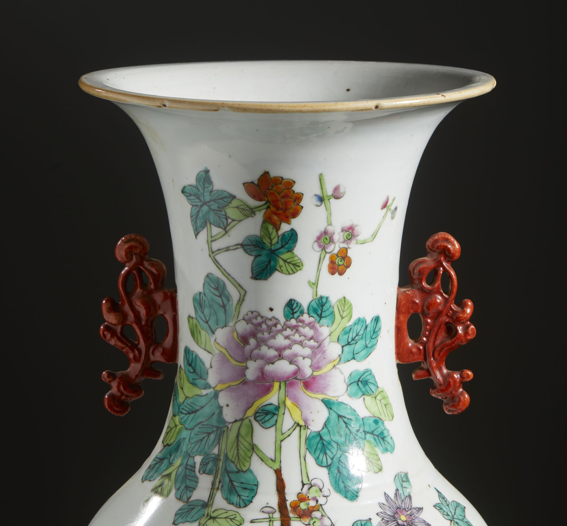 A famille rose porcelain baluster vase painted with flowers China, Republic Period, 20th century - Bild 5 aus 5