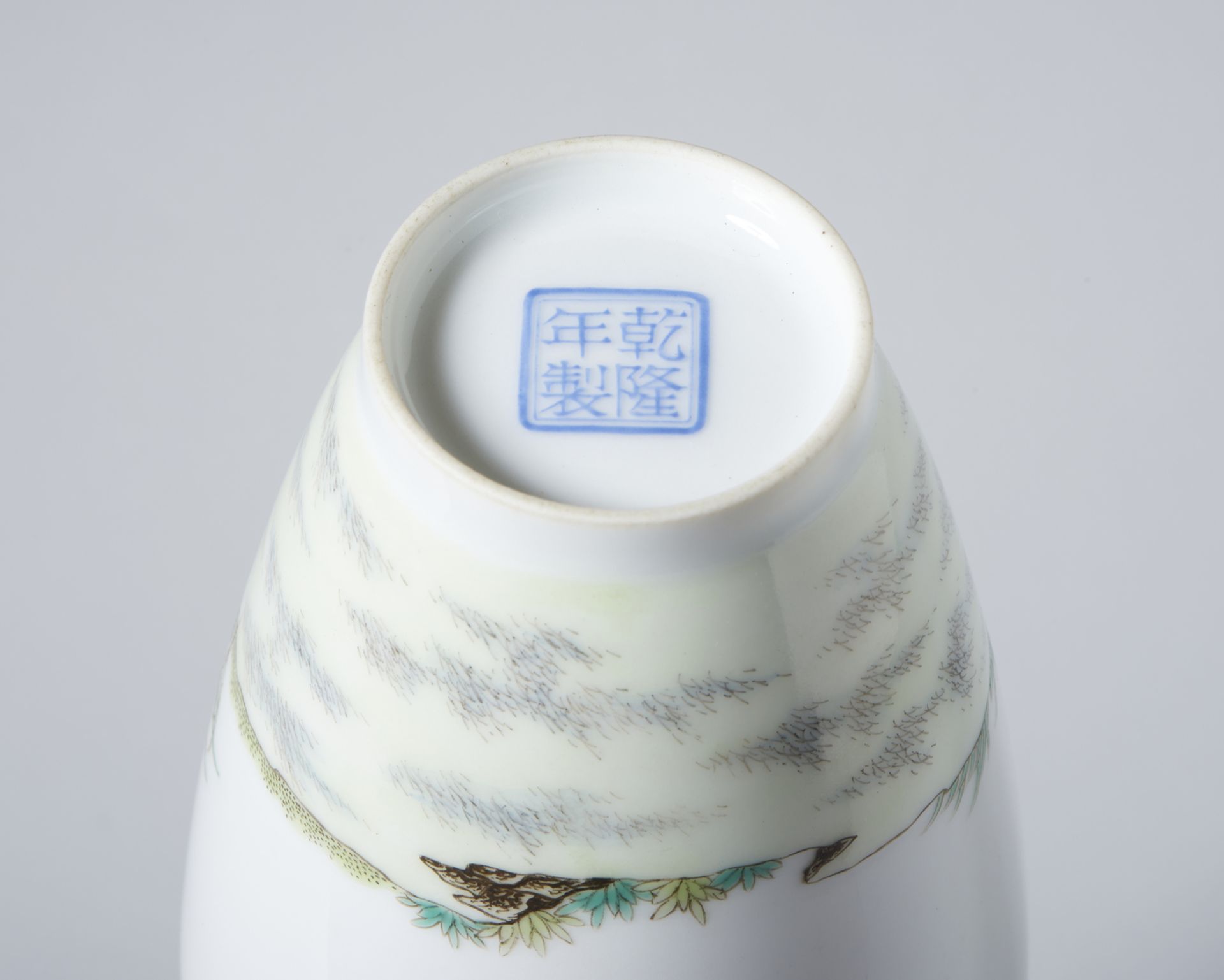 Porcelain Liuyeping falangcai vase China, Qing, Republic, early 20th centuryCm 7,00 x 18,00 - Bild 3 aus 3