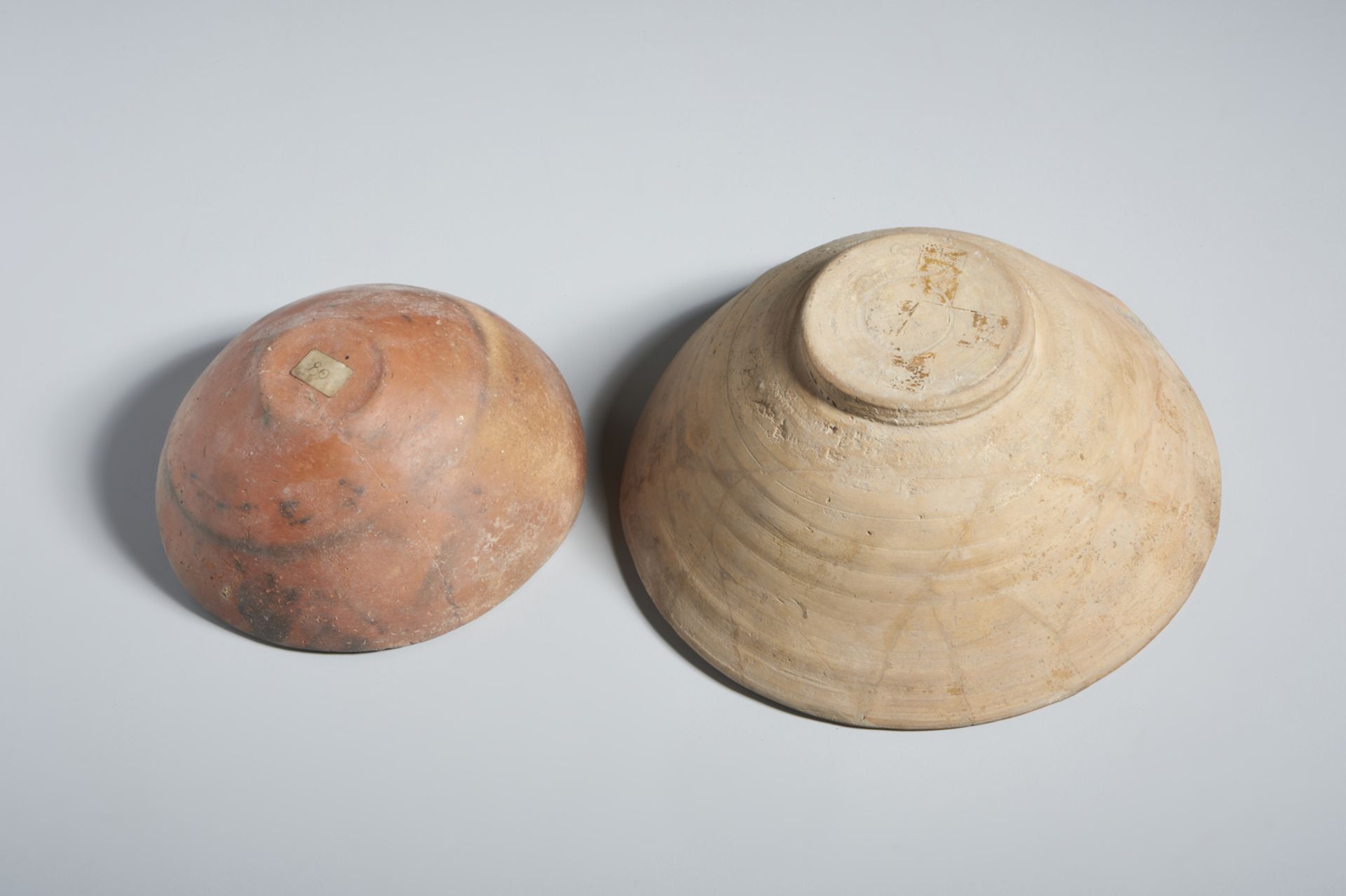 Two slip painted terracotta bowls Eastern Iranian World, 10th-11th century Terracotta body, slip - Bild 3 aus 3