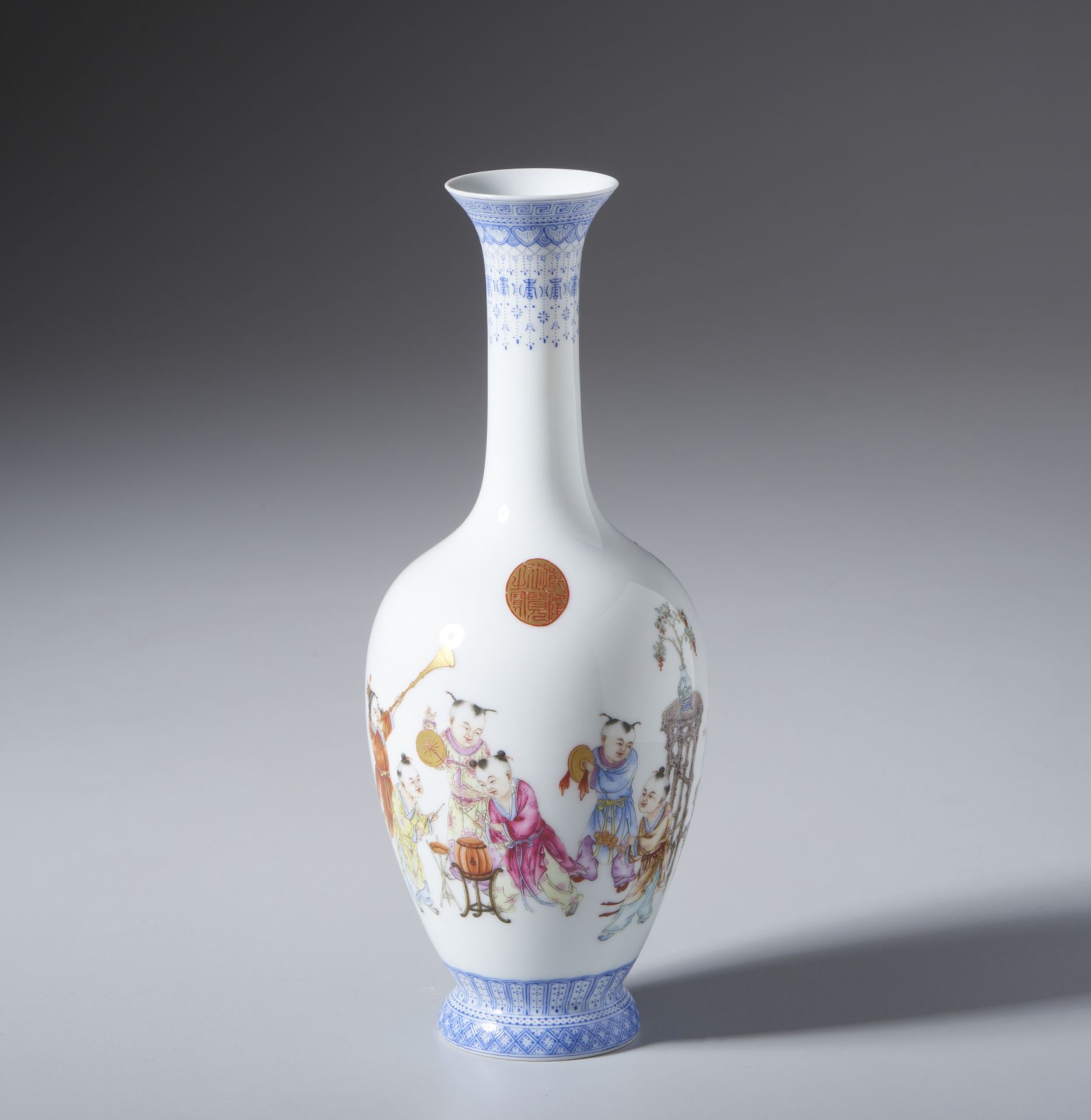 Pink family liuyeping vase. China, Republic period, early 20th centuryCm 9,00 x 23,50