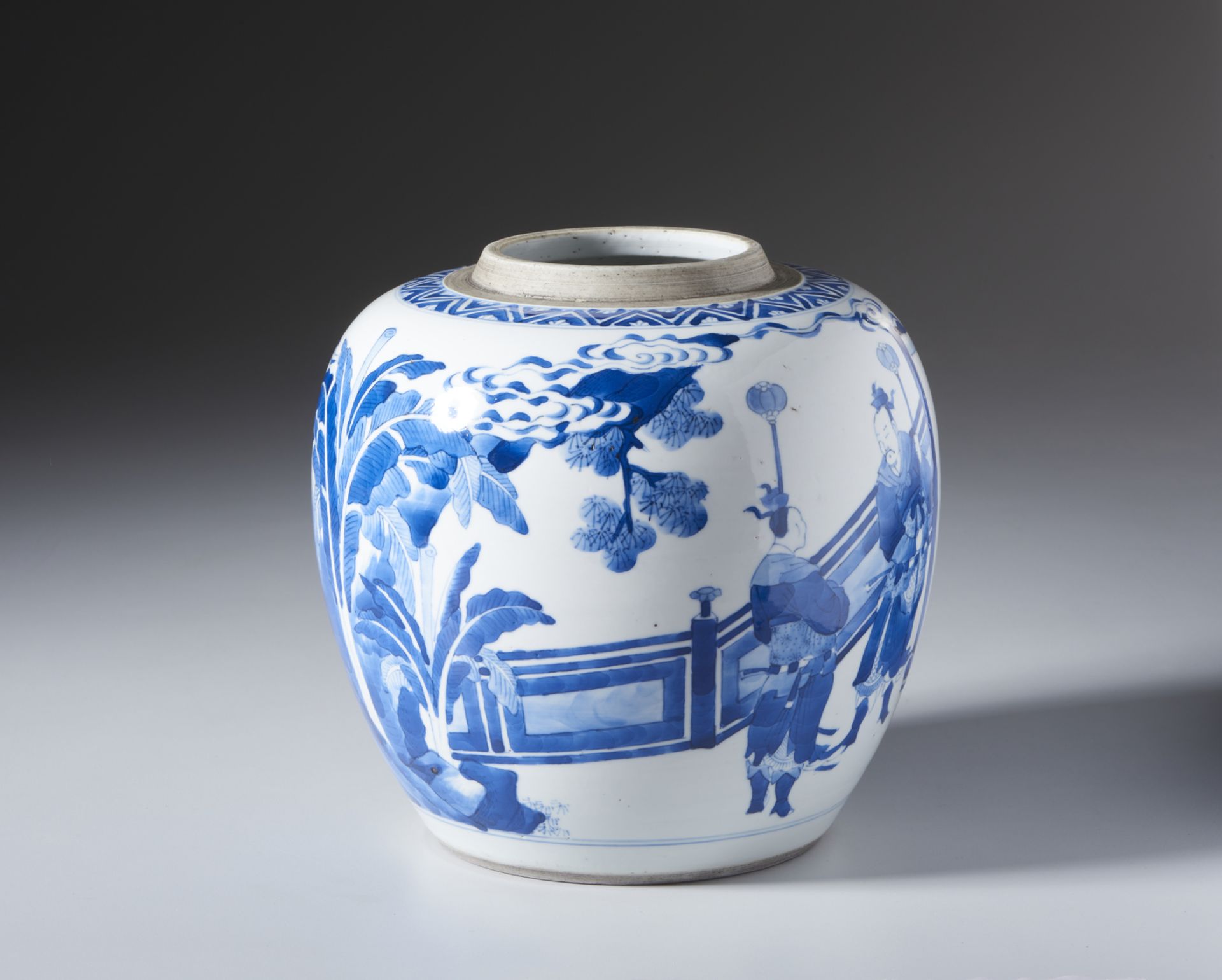 A fine blue&white porcelain jar, painted with figures in outdoor. On the base double circle mark - Bild 3 aus 5