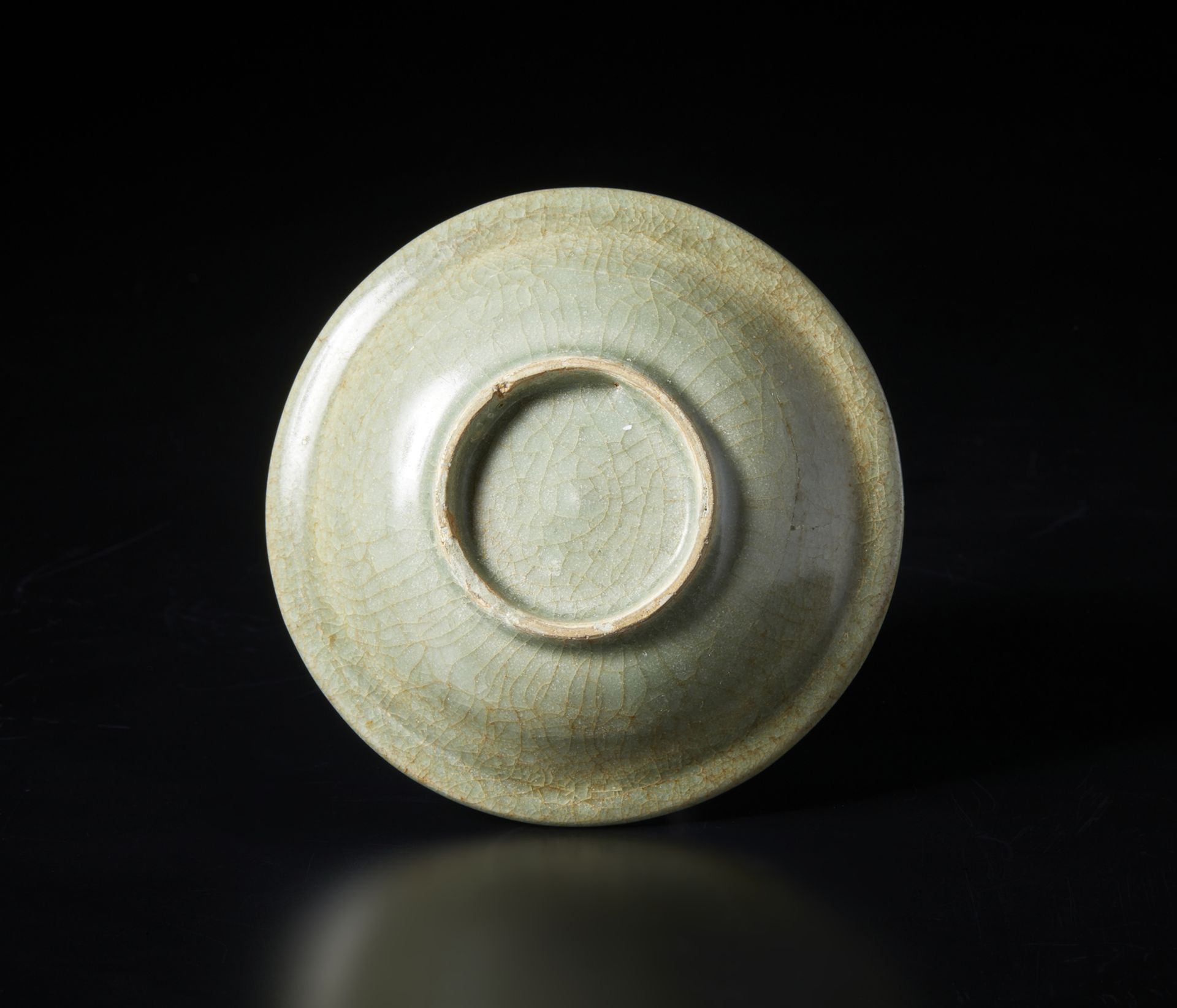 A celadon dish China, Song (?), 12th centuryCm 13,40 x 3,30 - Bild 3 aus 3