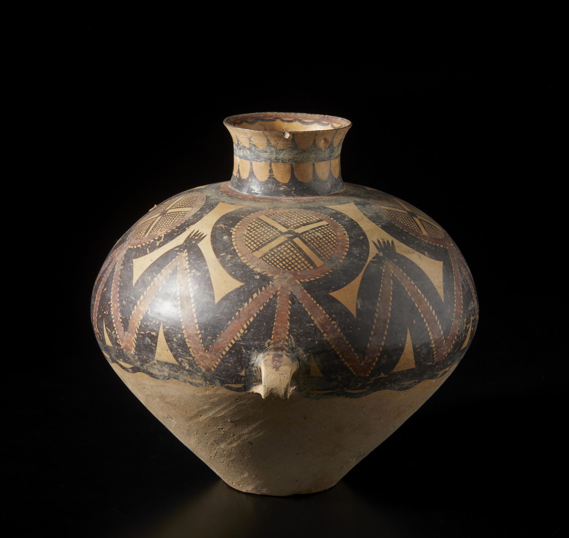 A terracotta jar with abstract and geometric decoration China, Neolithic period Cm 38,00 x 34,00 - Image 2 of 5