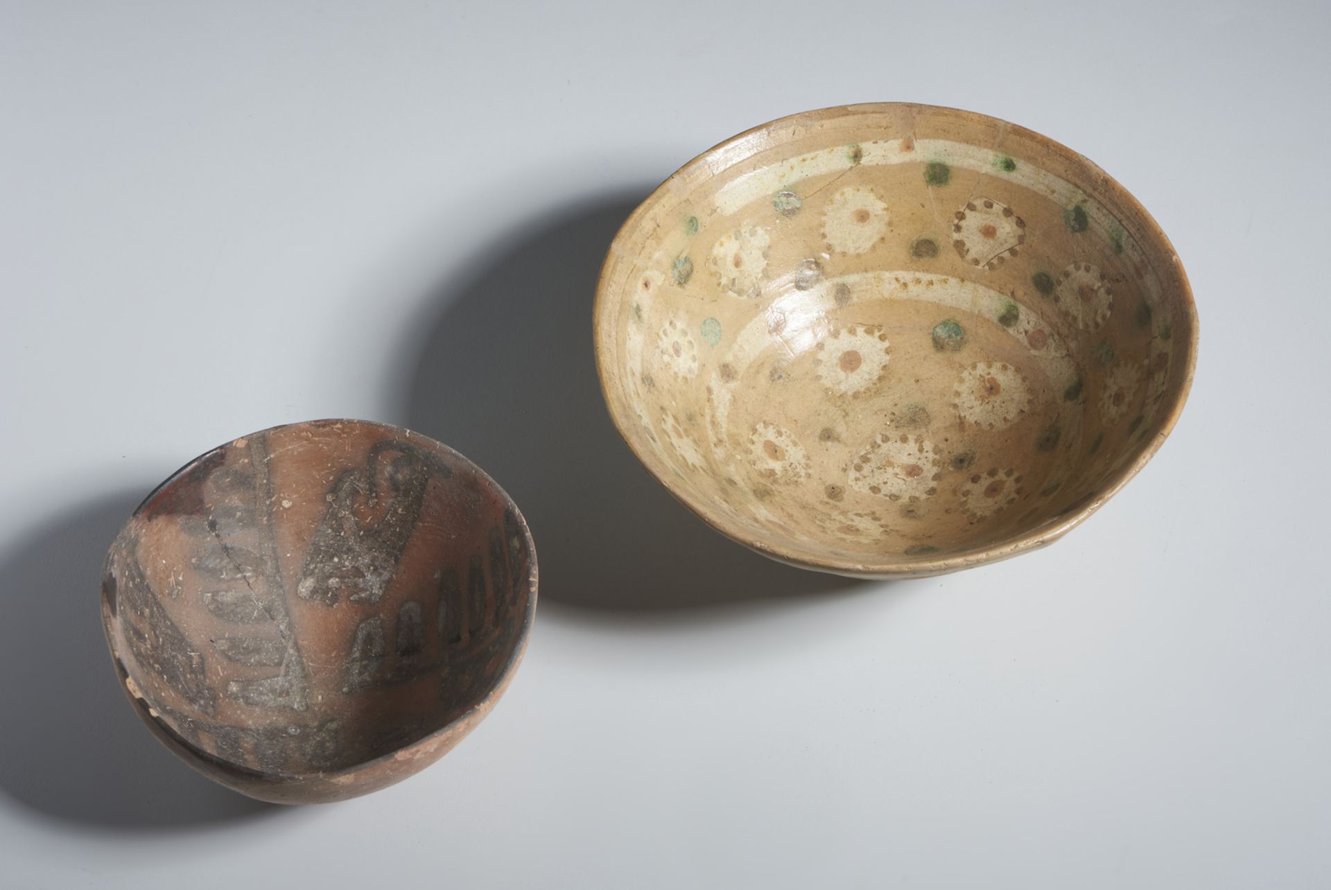 Two slip painted terracotta bowls Eastern Iranian World, 10th-11th century Terracotta body, slip - Bild 2 aus 3
