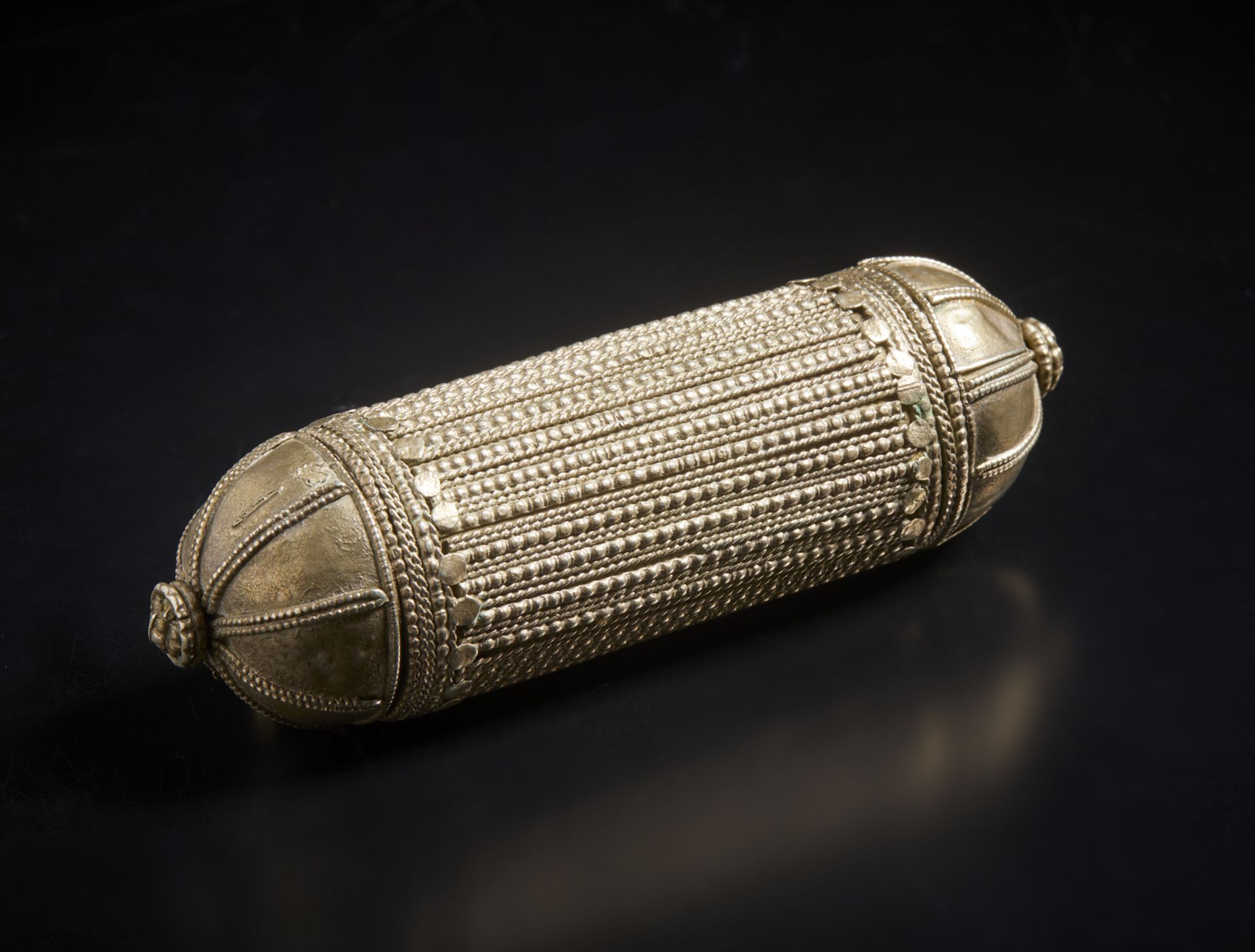 A large silver amulet Yemen, 19th century Cylindrical box with talismanic function, used to hold - Image 4 of 4