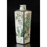 A faceted famille verte porcelain vase China, Qing dynasty, Kangxi mark and period Cm 15,00 x 45,50