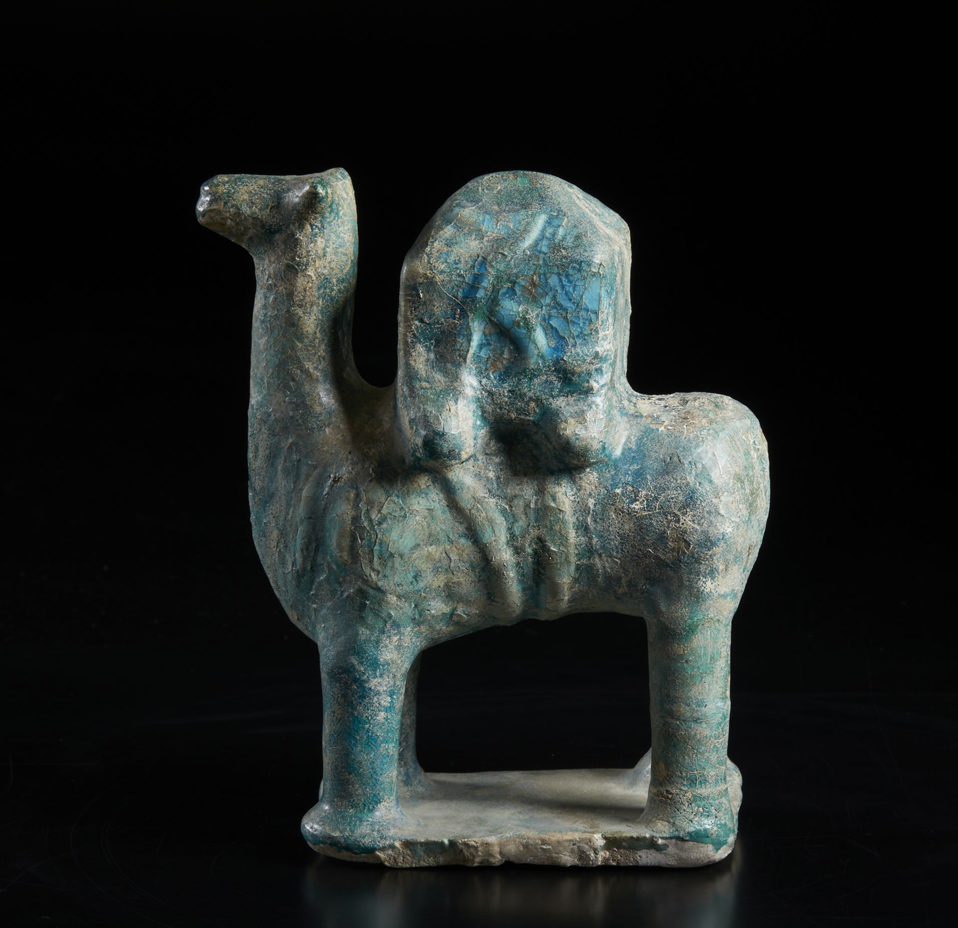A turquoise glazed model of a camel with mahmal Iran, possibly 13th century or later Fritware - Bild 3 aus 4