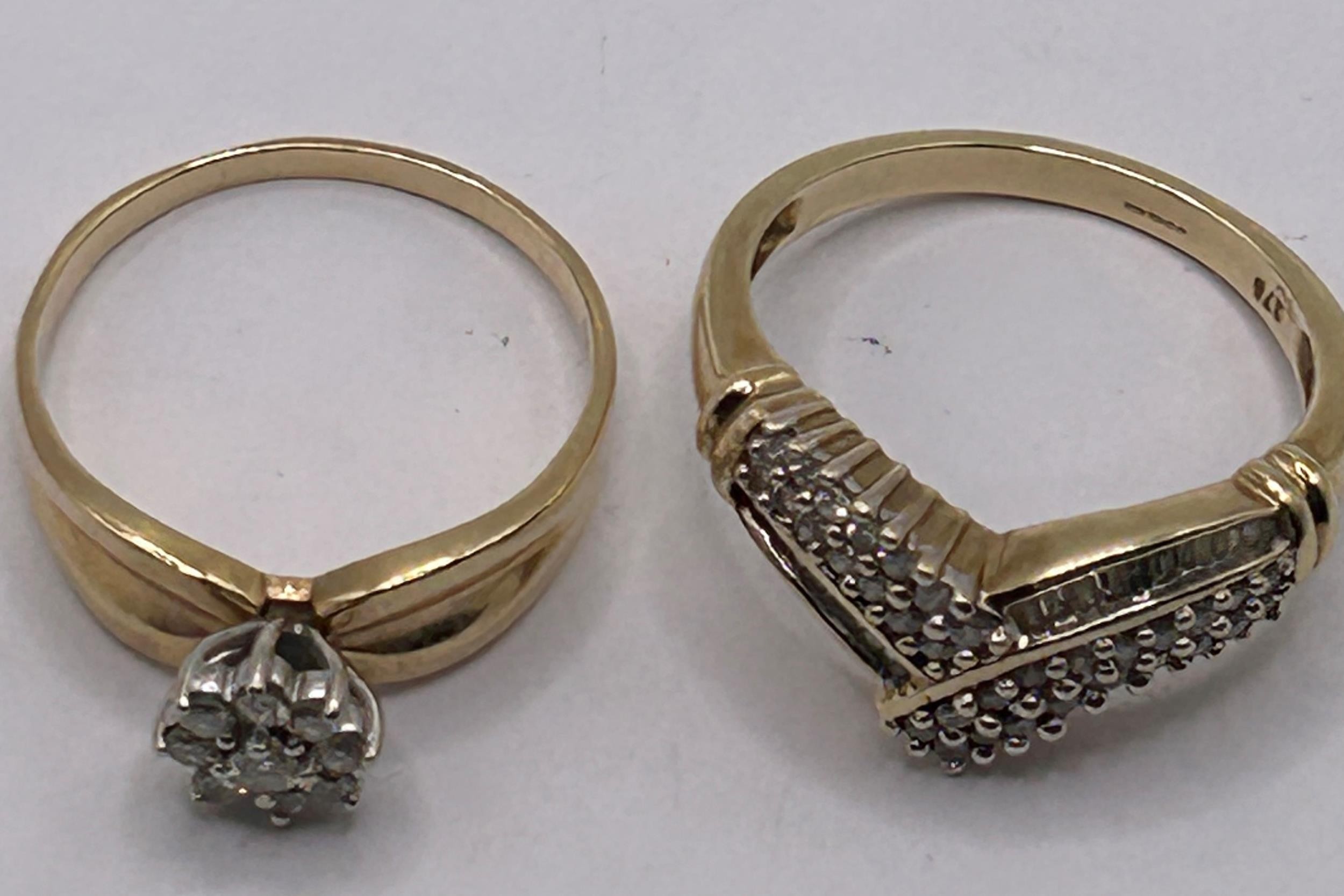 A 9ct gold and diamond cluster ring, ring size R, and another, ring size R (2) 7.5 g all in - Image 2 of 3