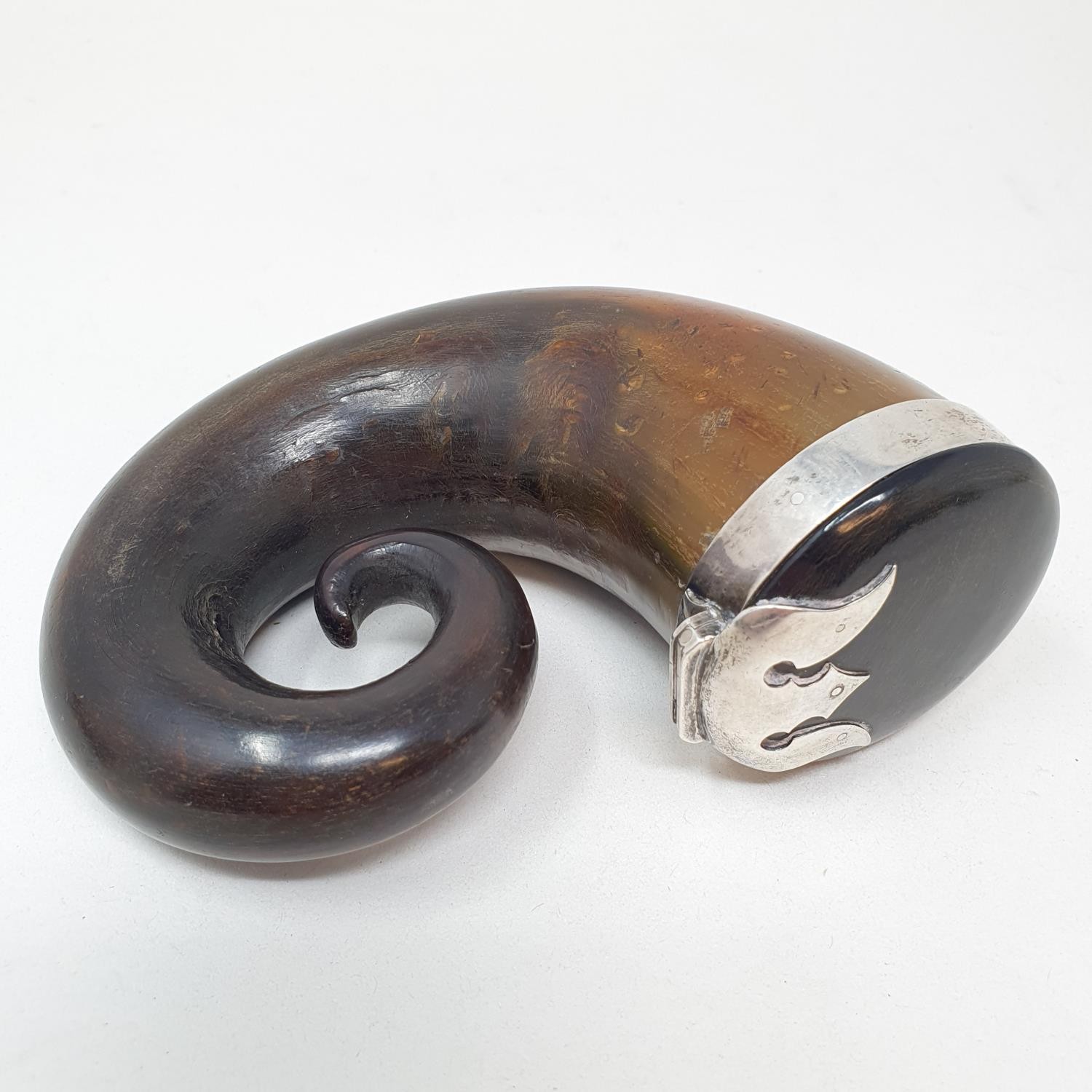 A 19th century Scottish horn snuff mull, with a silver coloured metal mount, 14 cm wide - Image 2 of 3