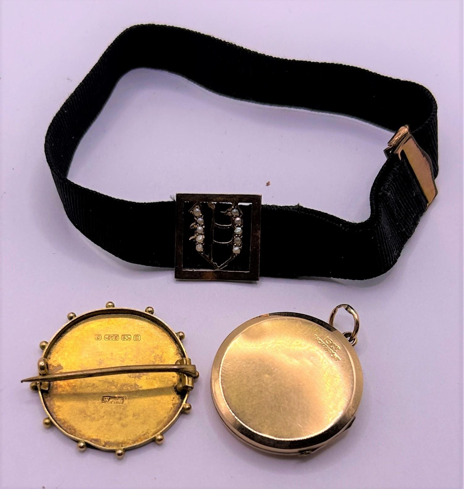 A 9ct gold and sapphire locket, a 9ct gold brooch, a silk bracelet, with a yellow metal and seed - Image 2 of 2