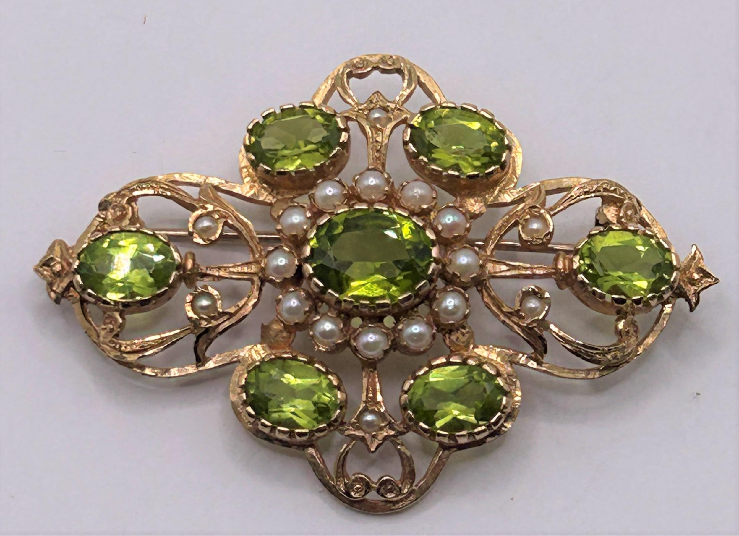 A 9ct gold, peridot and pearl brooch, 5 cm wide All in 10.1 g