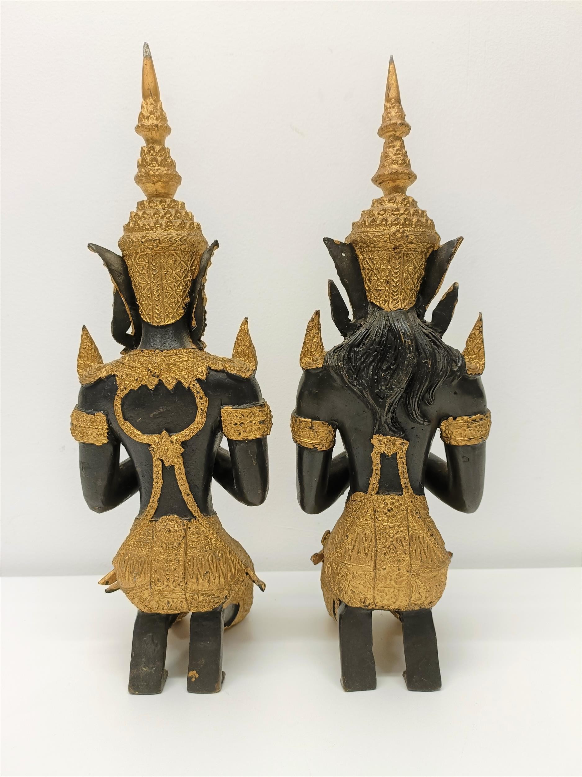 A pair of painted metal figures of goddesses, 33 cm high - Image 4 of 5