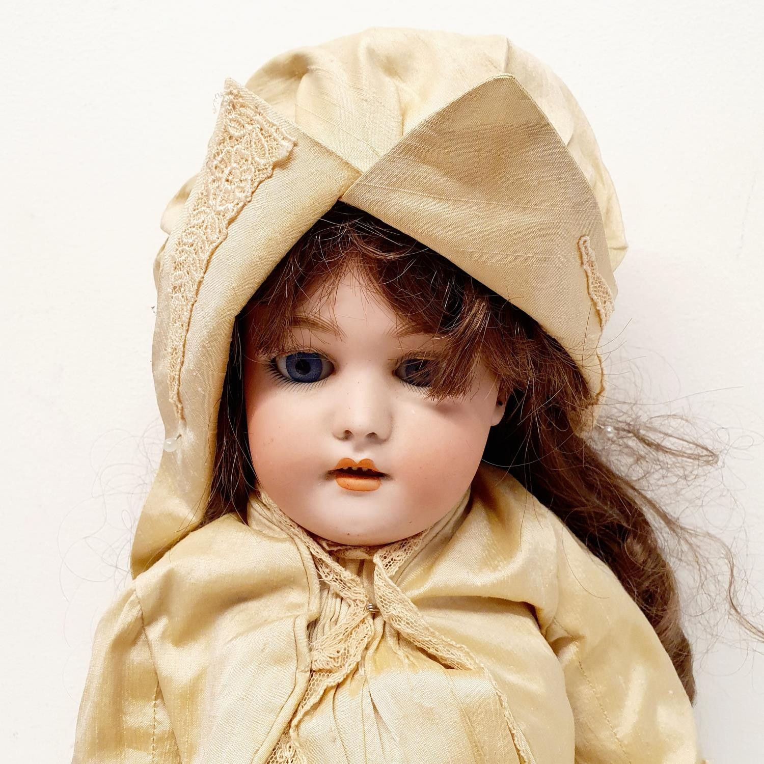 A Simon and Halbrich German bisque headed doll, No 9, with a jointed composite body, millefiori - Image 2 of 3