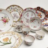 A 19th century Chinese export ware plate, decorated flowers, 22 cm diameter, four tea bowls, four