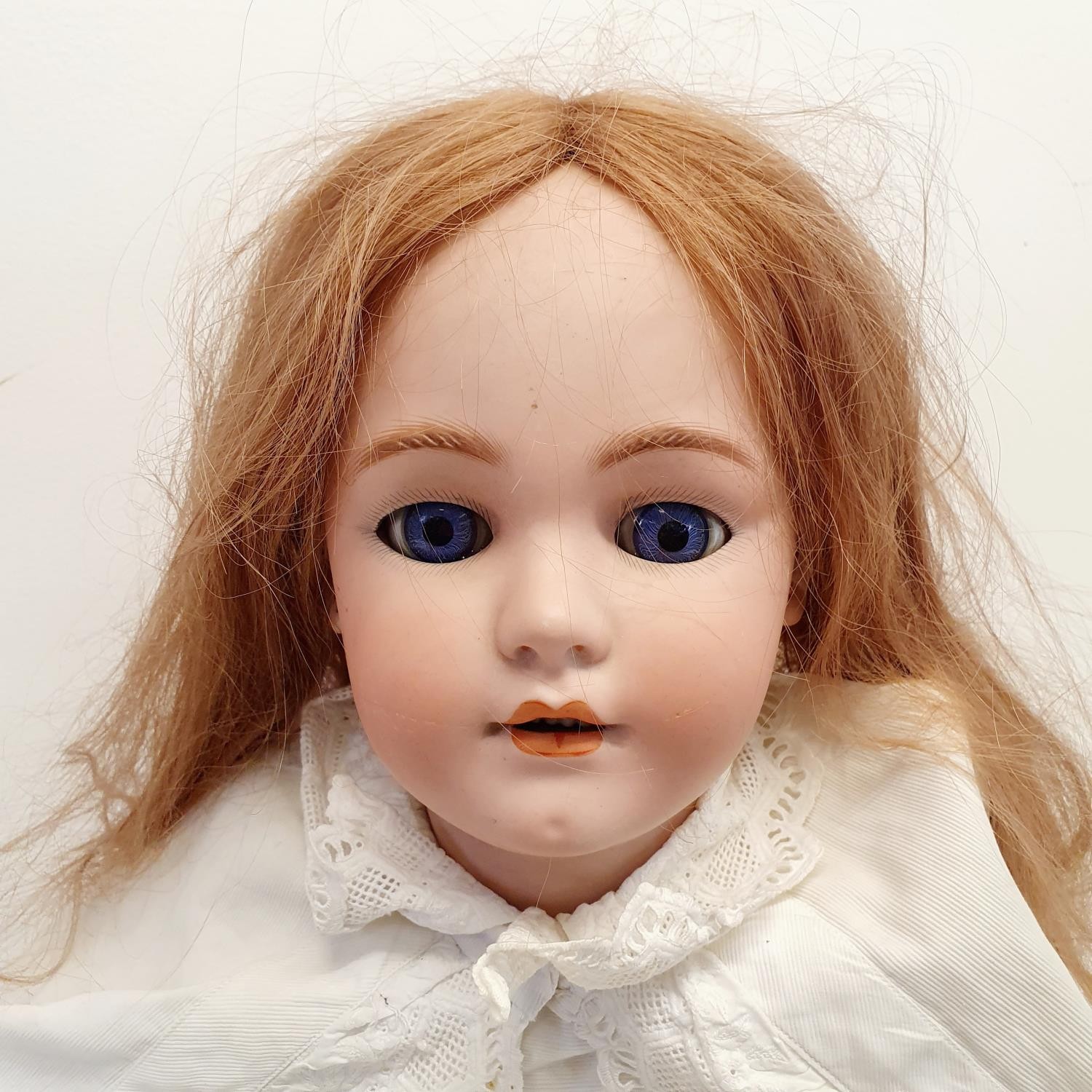 A Simon & Halbig German bisque headed doll, No 1299, with a jointed composite and wood body, 83 cm - Image 2 of 7