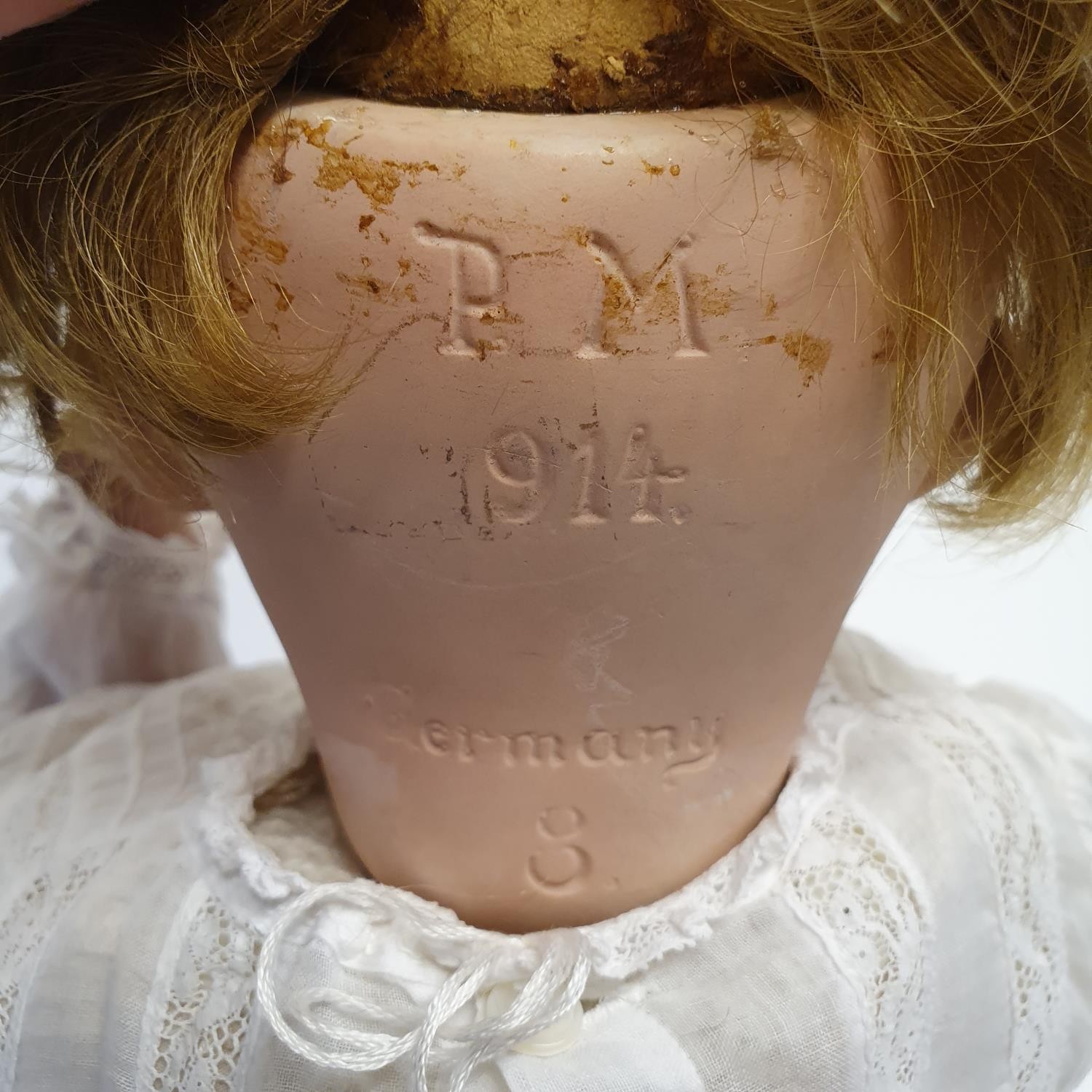 A German bisque headed doll, maker mark PM No 914, composite body, with millefiori closing glass - Image 5 of 5