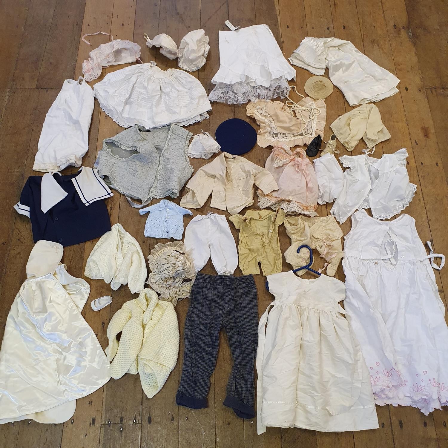 Assorted dolls, dolls clothes and wigs (box) Provenance: From a vast single owner collection from