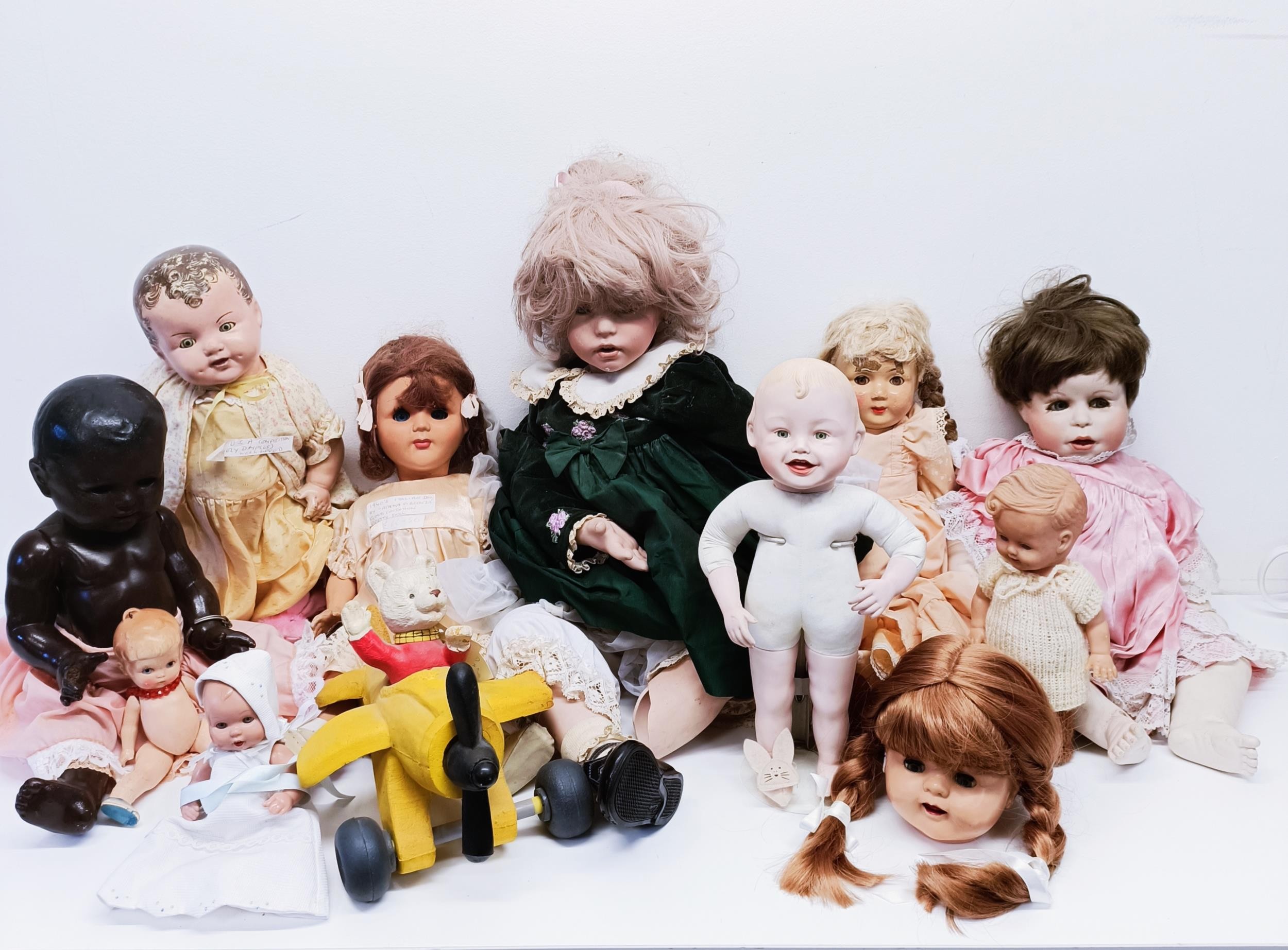 Assorted dolls, and other toys (box) Provenance: From a vast single owner collection from a deceased