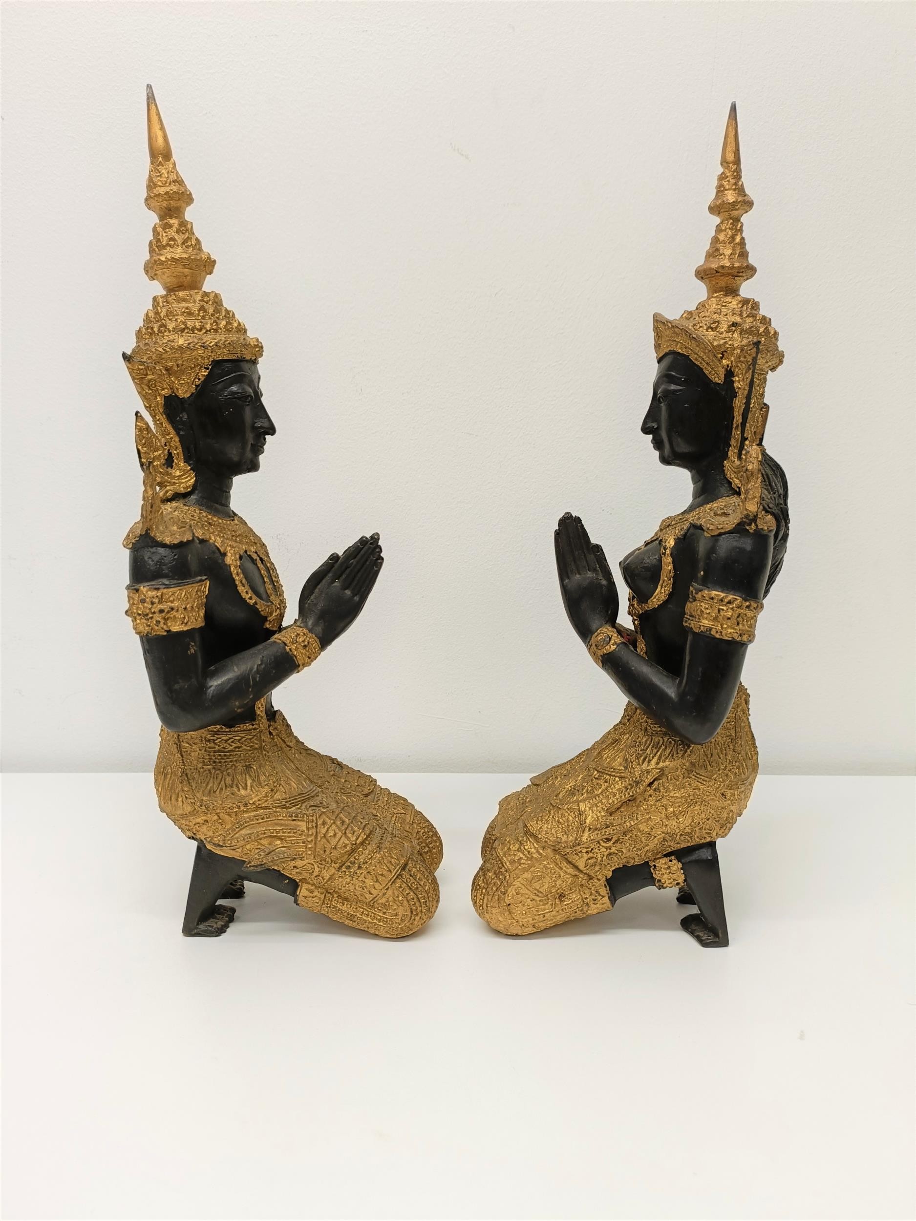 A pair of painted metal figures of goddesses, 33 cm high - Image 5 of 5