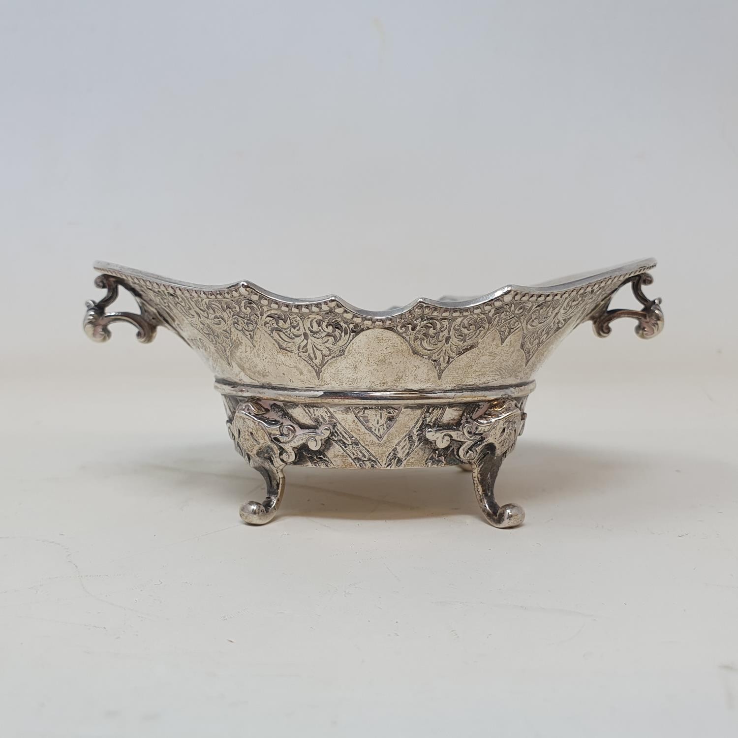 A Victorian silver sugar bowl, of oval form, London 1879, 4.3 ozt - Image 3 of 4